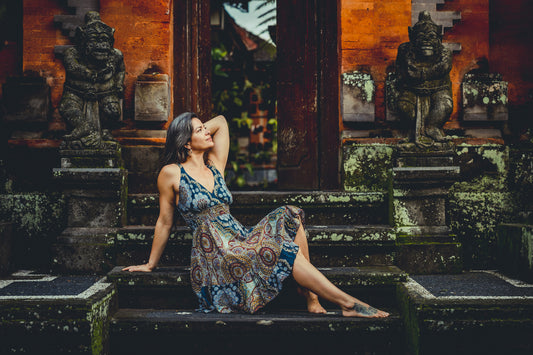 Sleeveless dress with ruffles, kaki green pattern