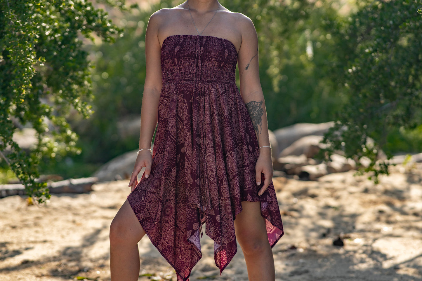 gemusterter Rock mit Fransen, Sommerkleid, Elfenkleid, Zipfelrock, Fransenrock in rot mit filigranem Muster