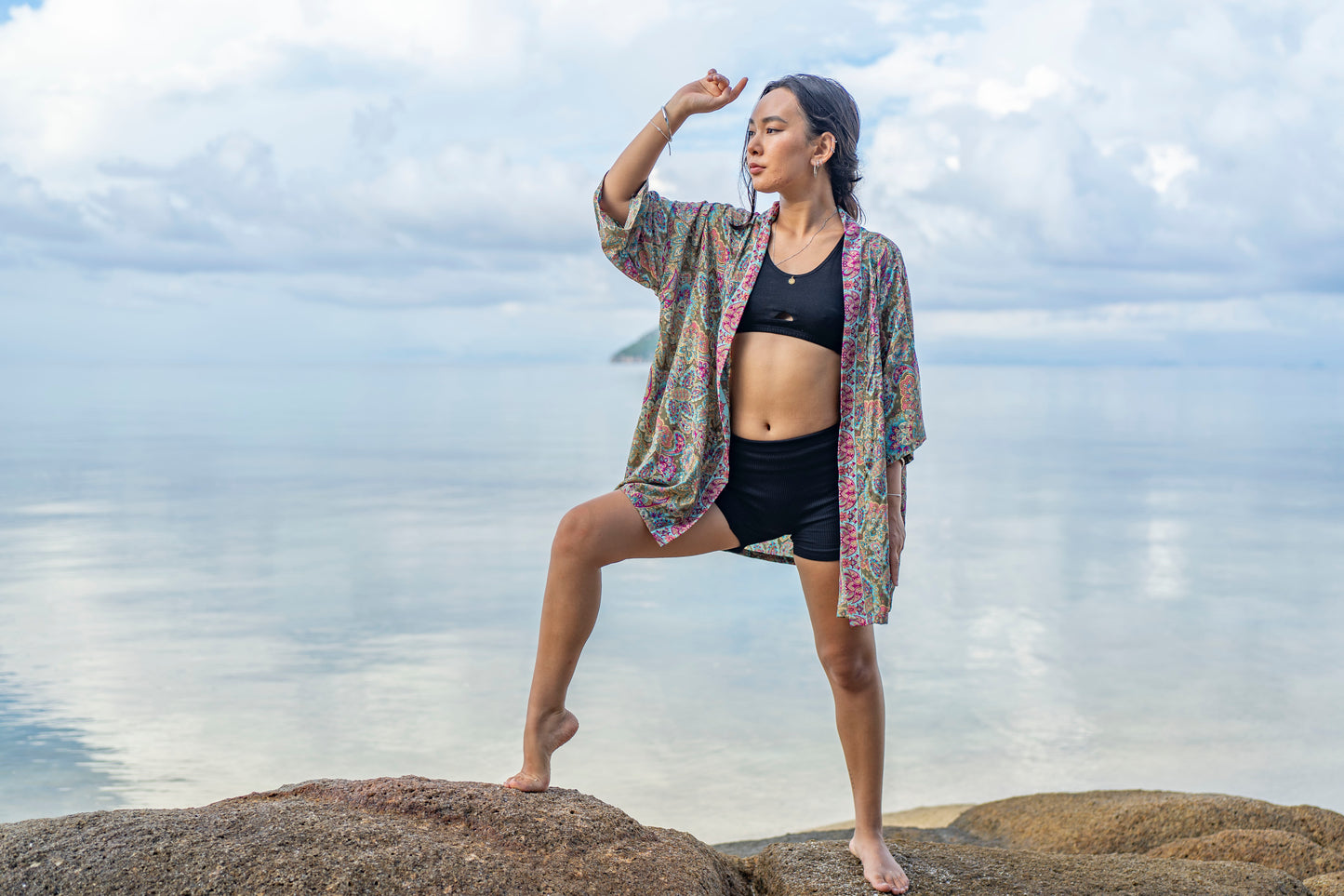 bunt gemusterter Kimono, Bluse, Überwurf, leichte Jacke in grün, rosa und hellblau