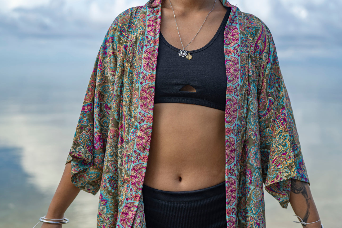 bunt gemusterter Kimono, Bluse, Überwurf, leichte Jacke in grün, rosa und hellblau