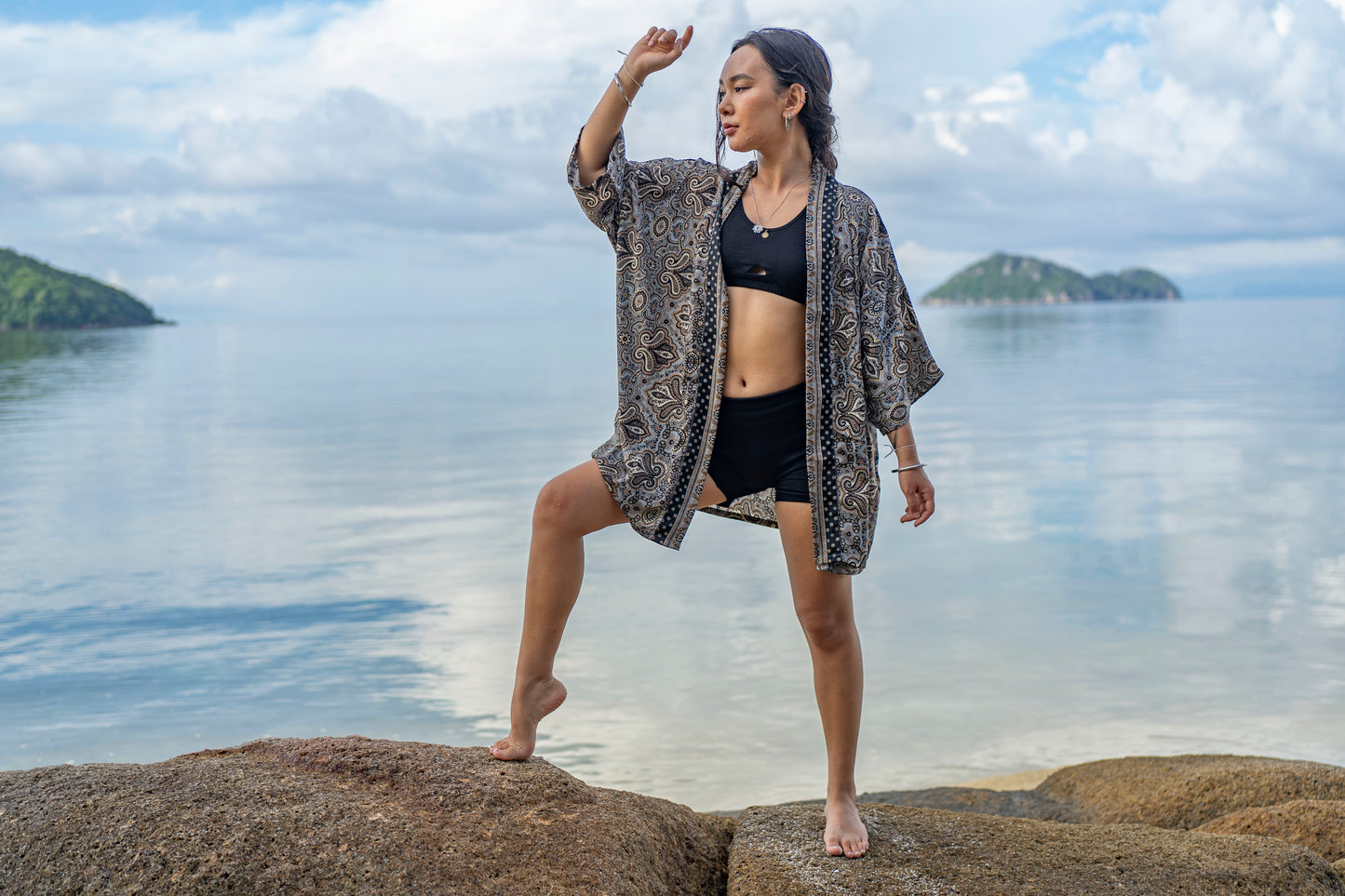 schwarz grau beige gold gemusterter Kimono, Bluse, Überwurf, leichte Jacke