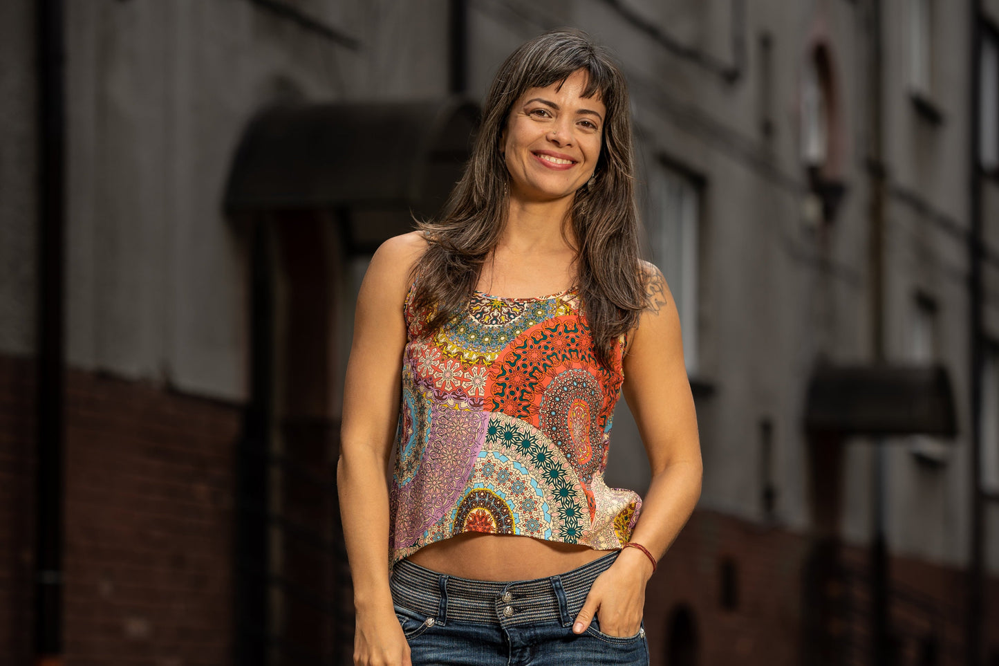 kurzes gemustertes Sommertop in rot bunt