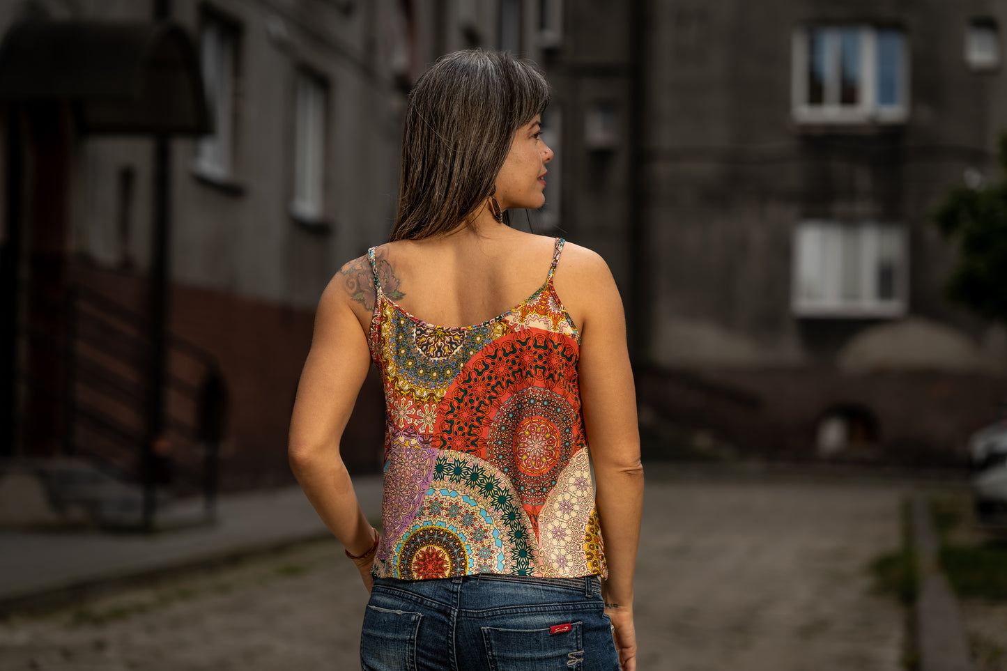 kurzes gemustertes Sommertop in rot bunt