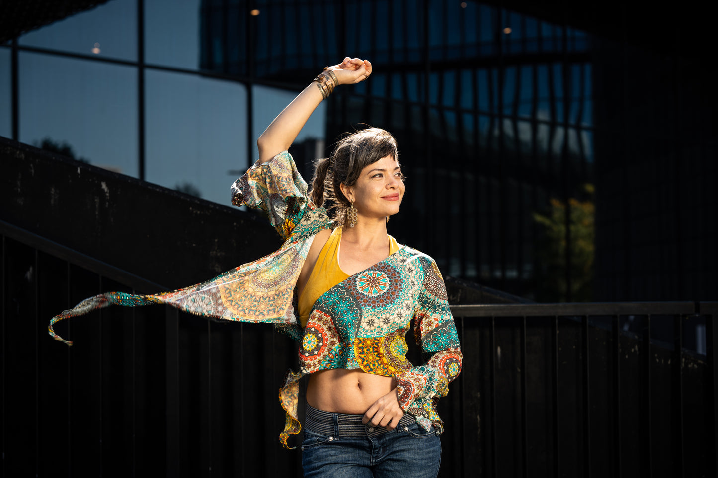 kurzer Kimono zum Binden mit Trompetenärmeln in gelb/bunt, Bluse, Sommerbluse, Überwurf