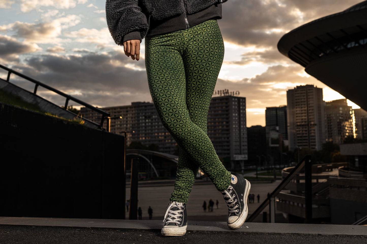 Block print leggings with floral pattern in black