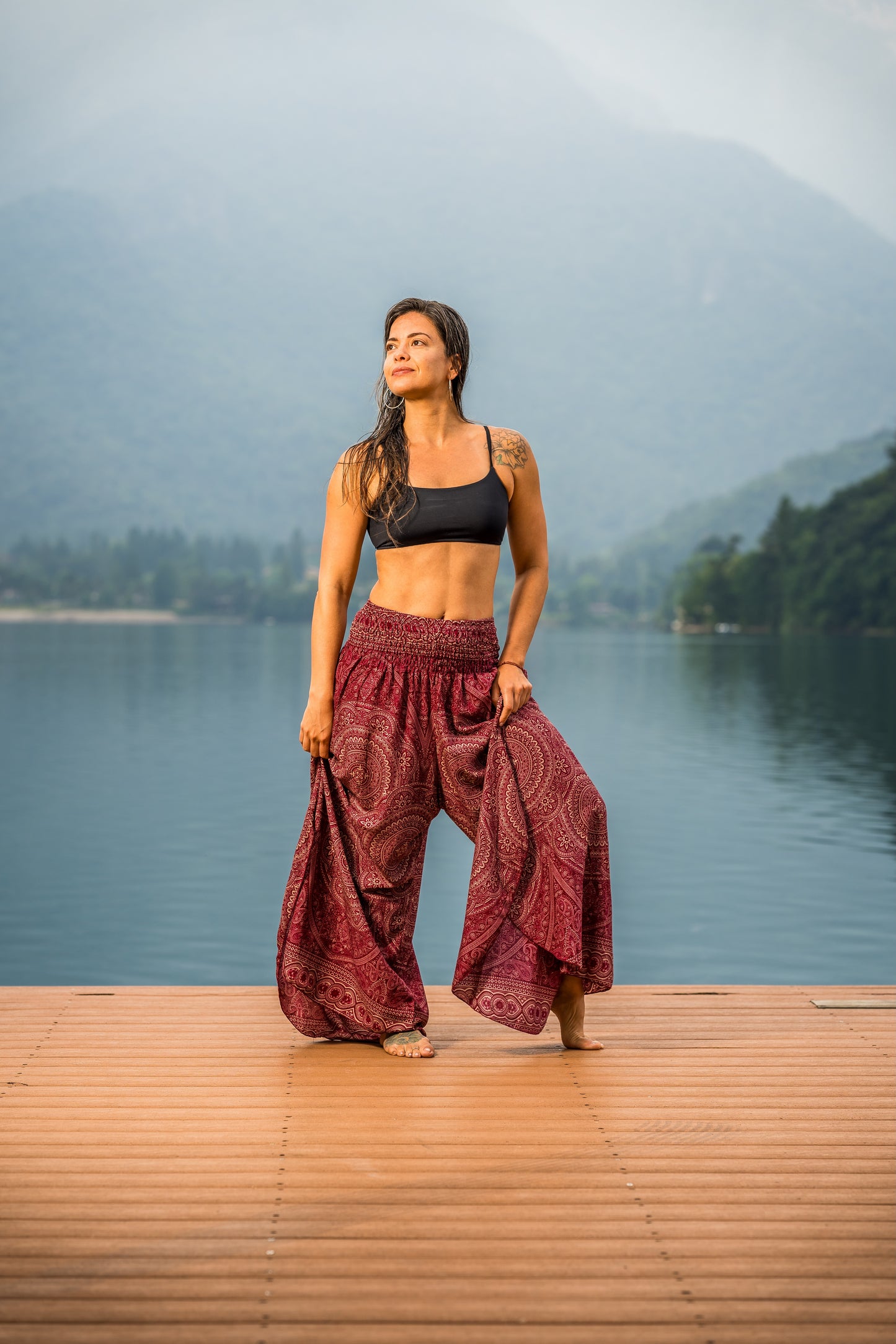 Boho Pluderhose Damen – lockere Sommerhose mit Mandala-Muster & Knotenfunktion in rot