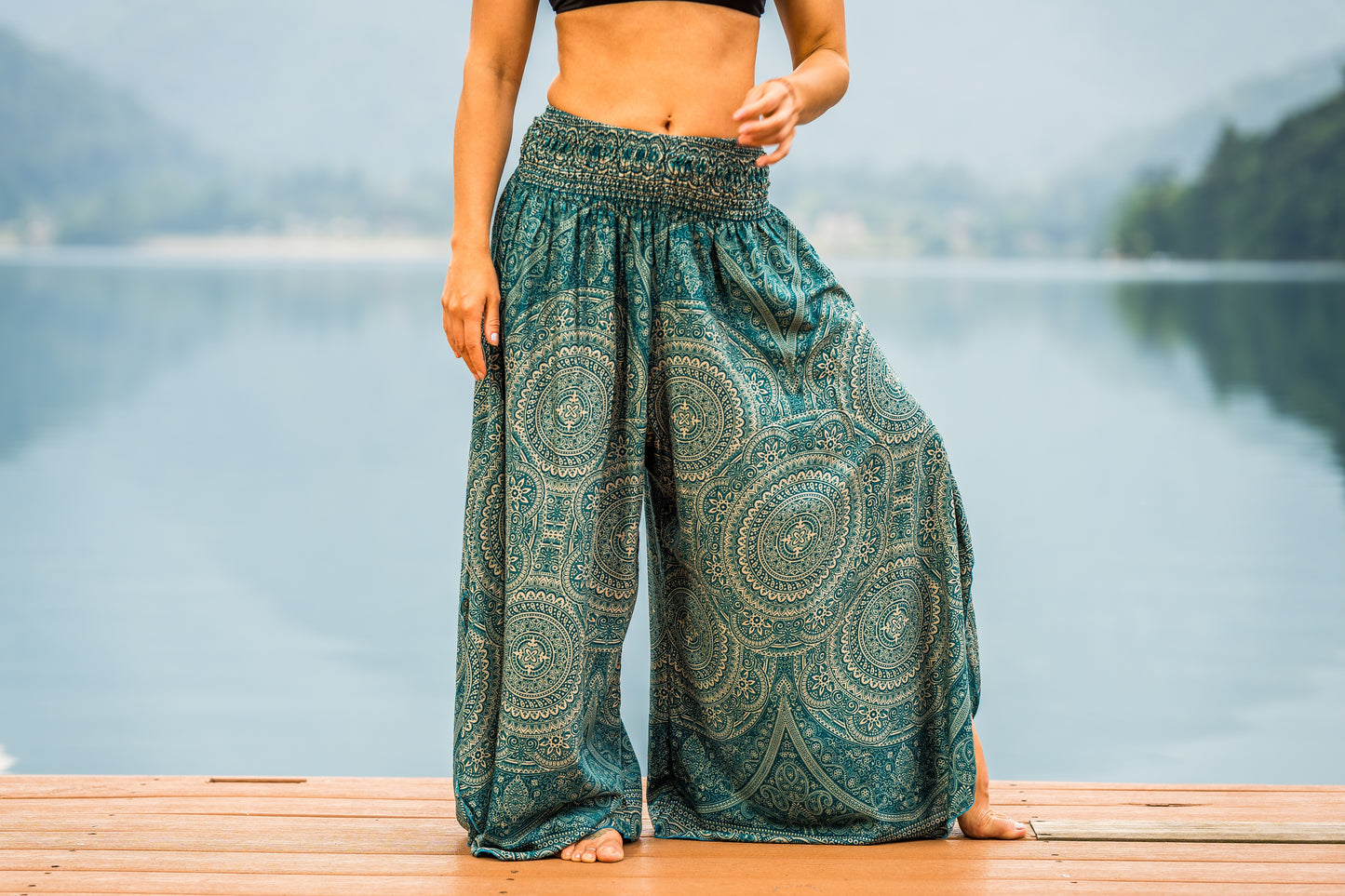 Boho Pluderhose Damen – lockere Sommerhose mit Mandala-Muster & Knotenfunktion in türkis