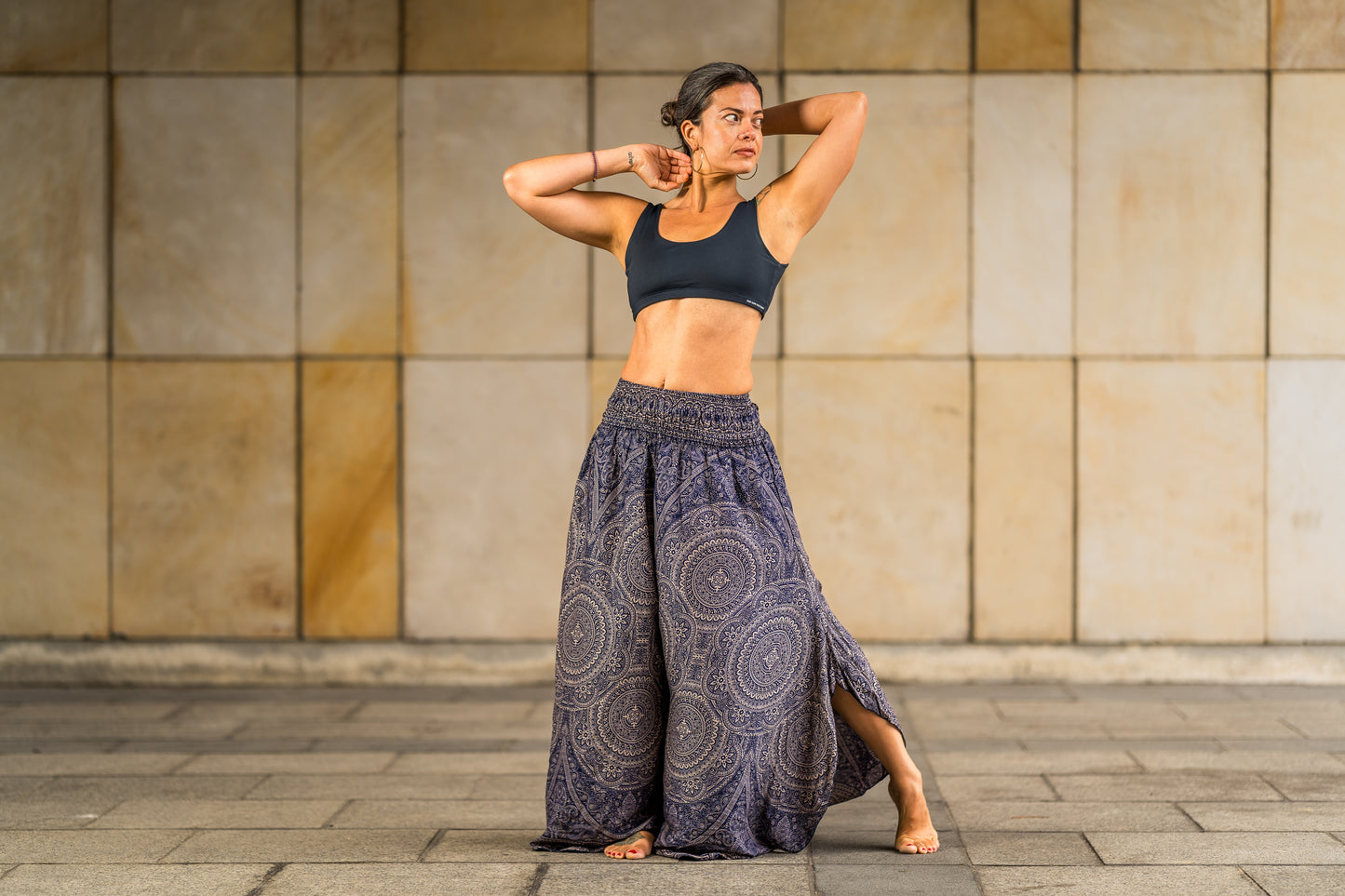 Boho Pluderhose Damen – lockere Sommerhose mit Mandala-Muster & Knotenfunktion in dunkelblau