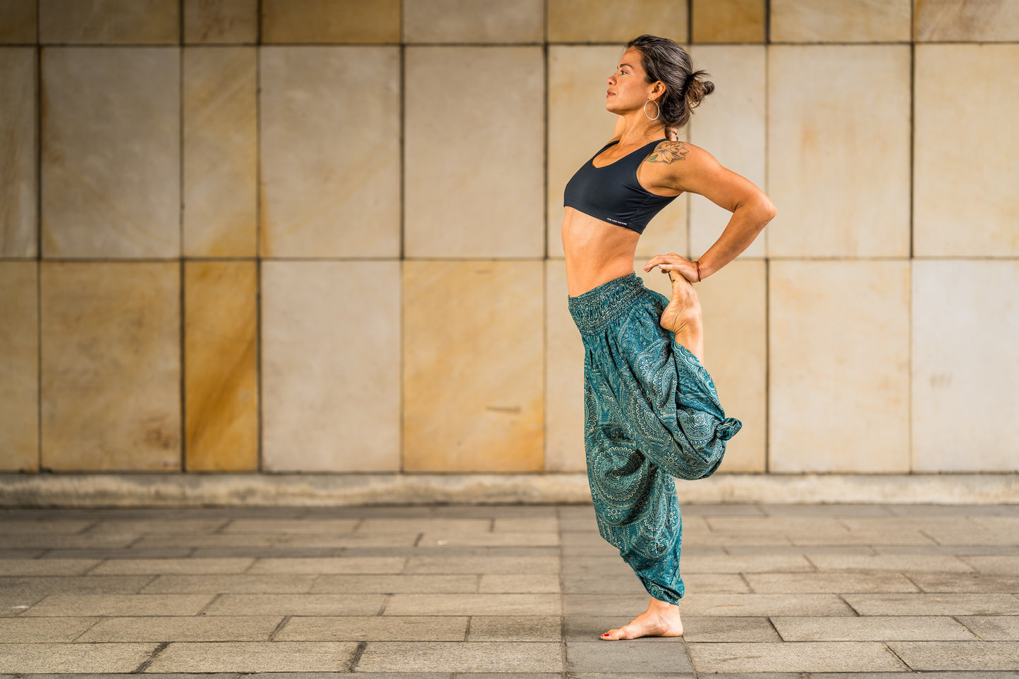 Boho Pluderhose Damen – lockere Sommerhose mit Mandala-Muster & Knotenfunktion in türkis