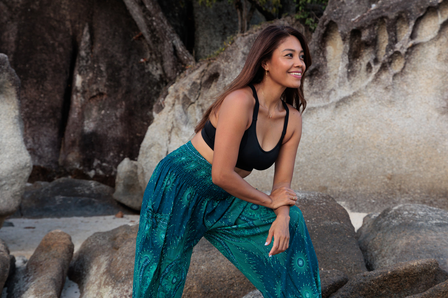 luftige Pluderhose mit Pfauenmuster in türkis