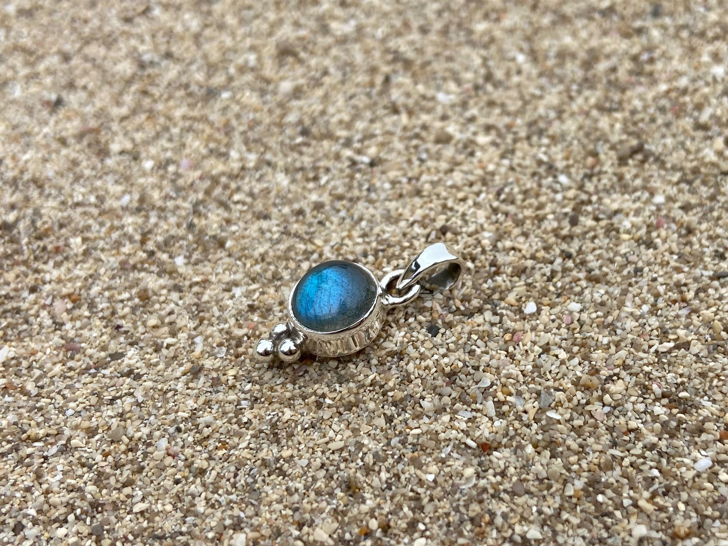 small pendant with labradorite and silver beads