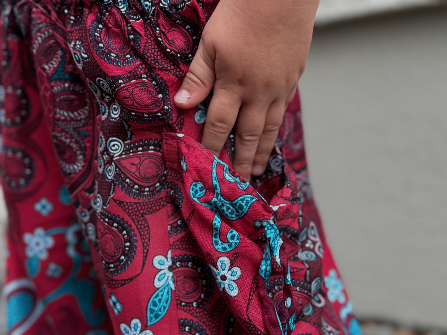 Harem pants with a filigree pattern in red for children