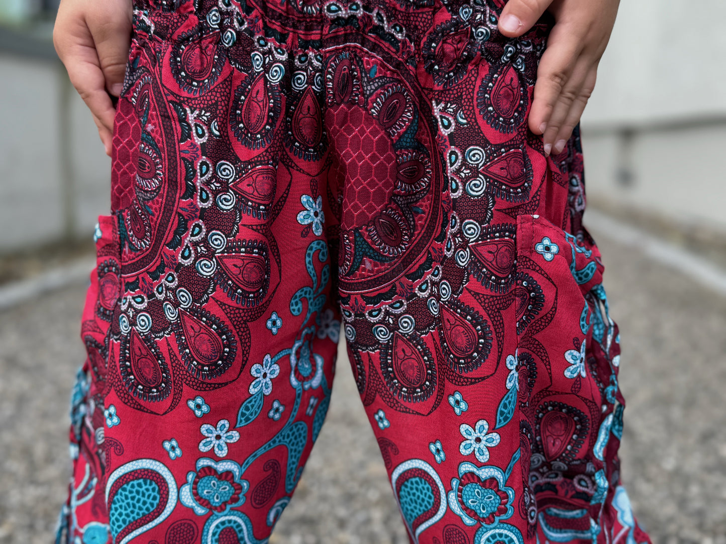 Harem pants with a filigree pattern in red for children