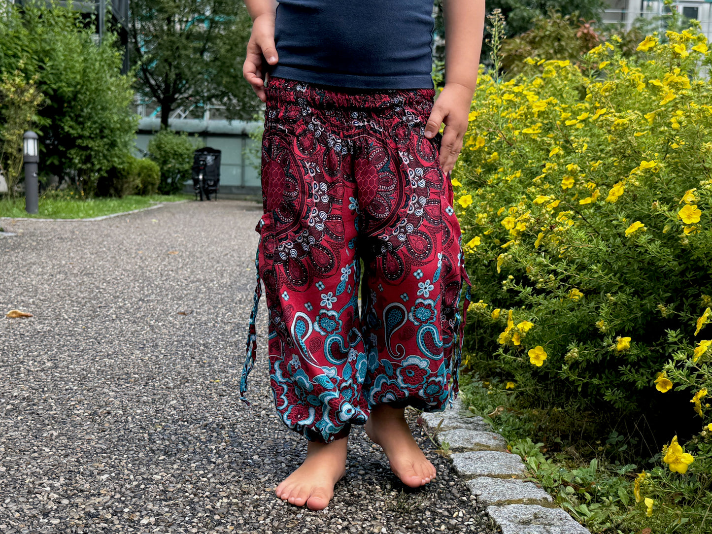 Harem pants with a filigree pattern in red for children