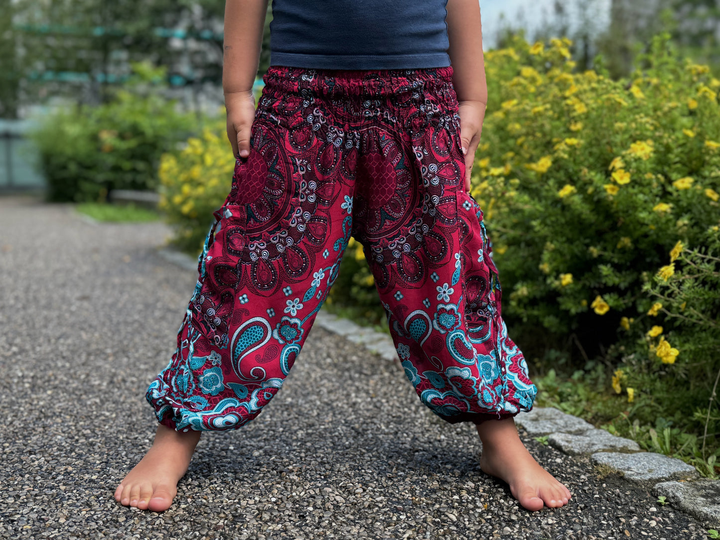 Harem pants with a filigree pattern in red for children