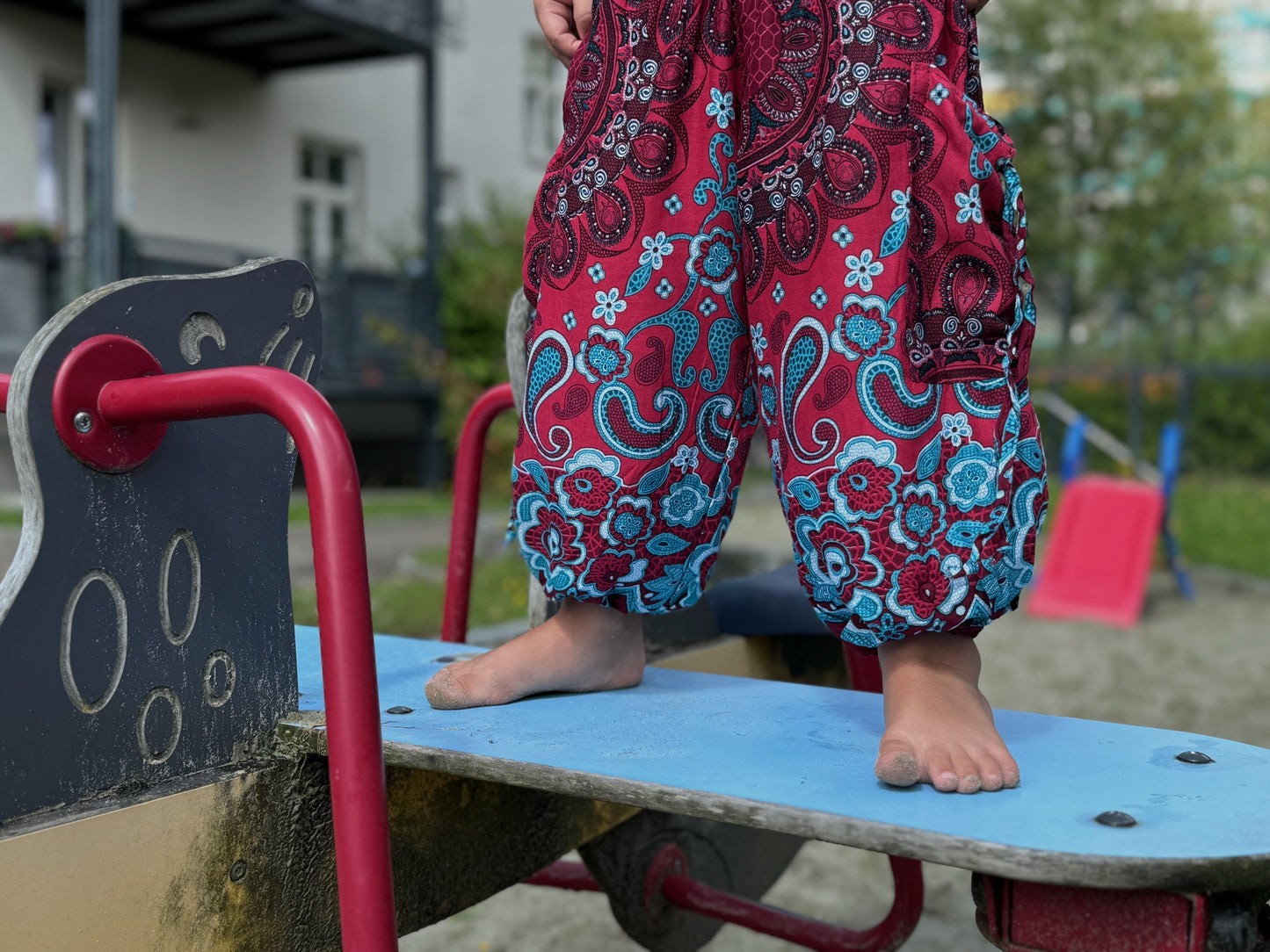 Harem pants with a filigree pattern in red for children