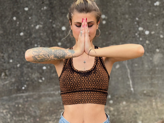 Yoga top with the pattern of the flower of life olive green