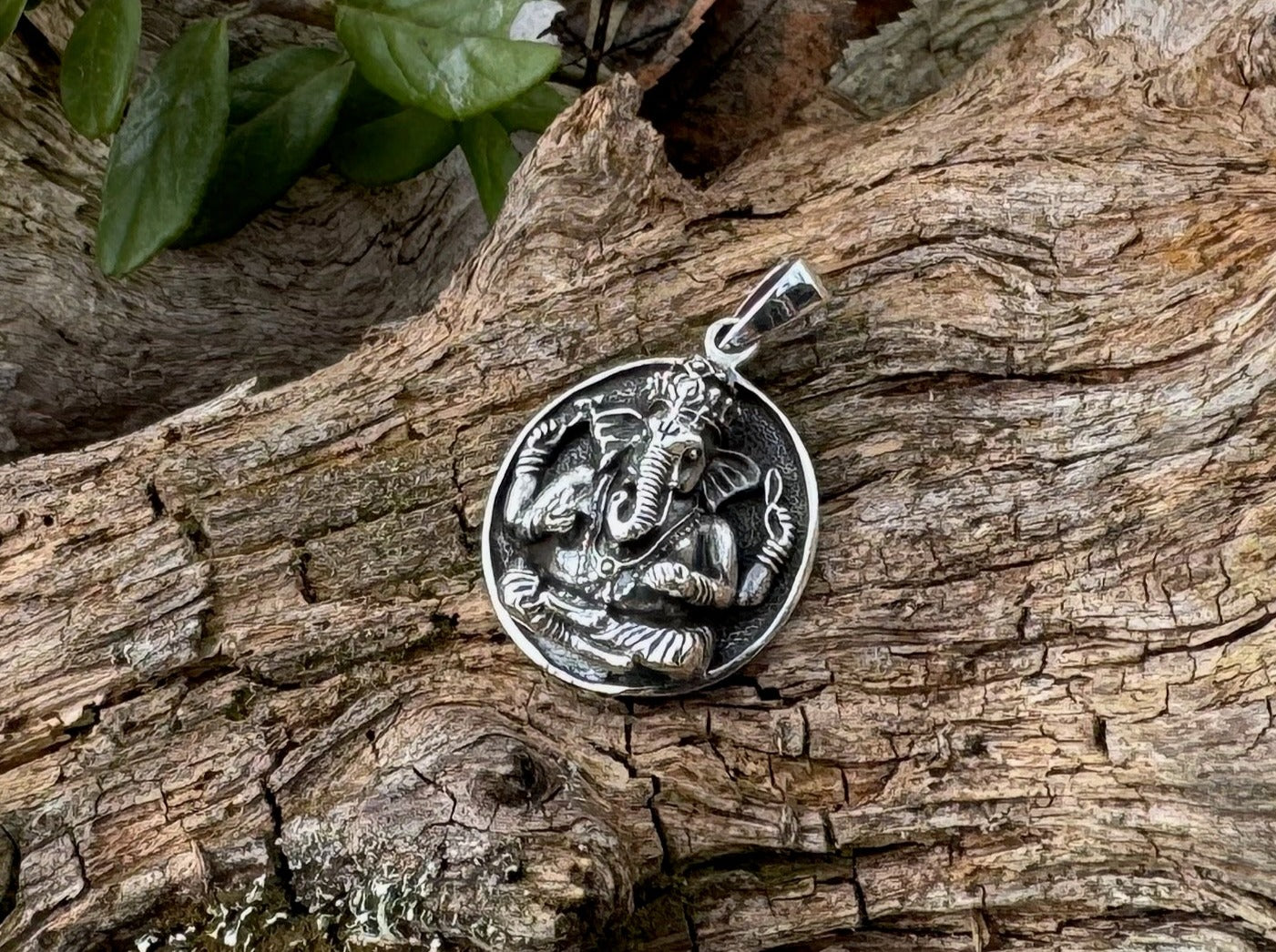 detaillierter dreidimensionaler Ganesha Anhänger aus Silber