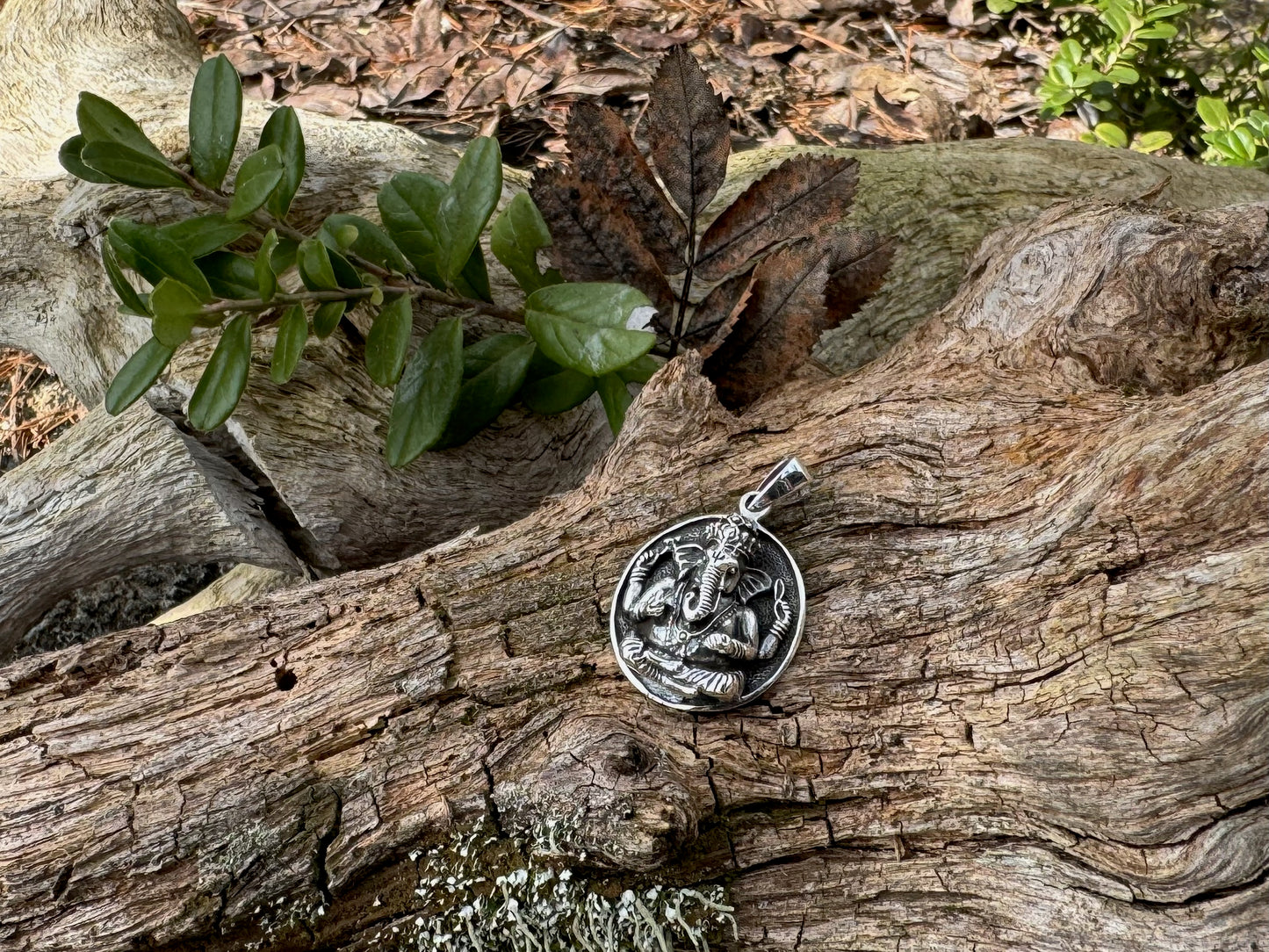 detaillierter dreidimensionaler Ganesha Anhänger aus Silber