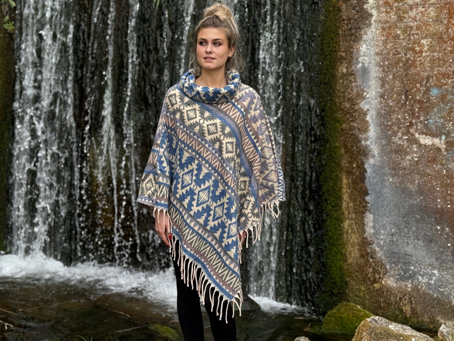 gemütlicher warmer Poncho, Überwurf, Bohemian Poncho, Boho Überwurf blau/beige 015