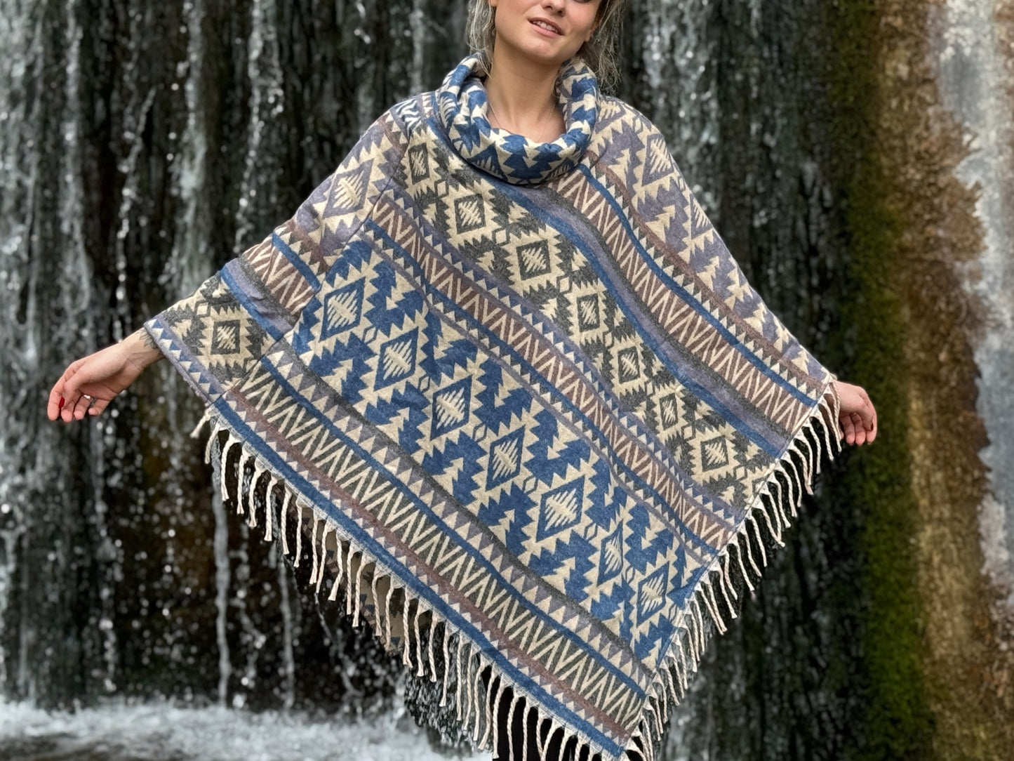 gemütlicher warmer Poncho, Überwurf, Bohemian Poncho, Boho Überwurf blau/beige 015