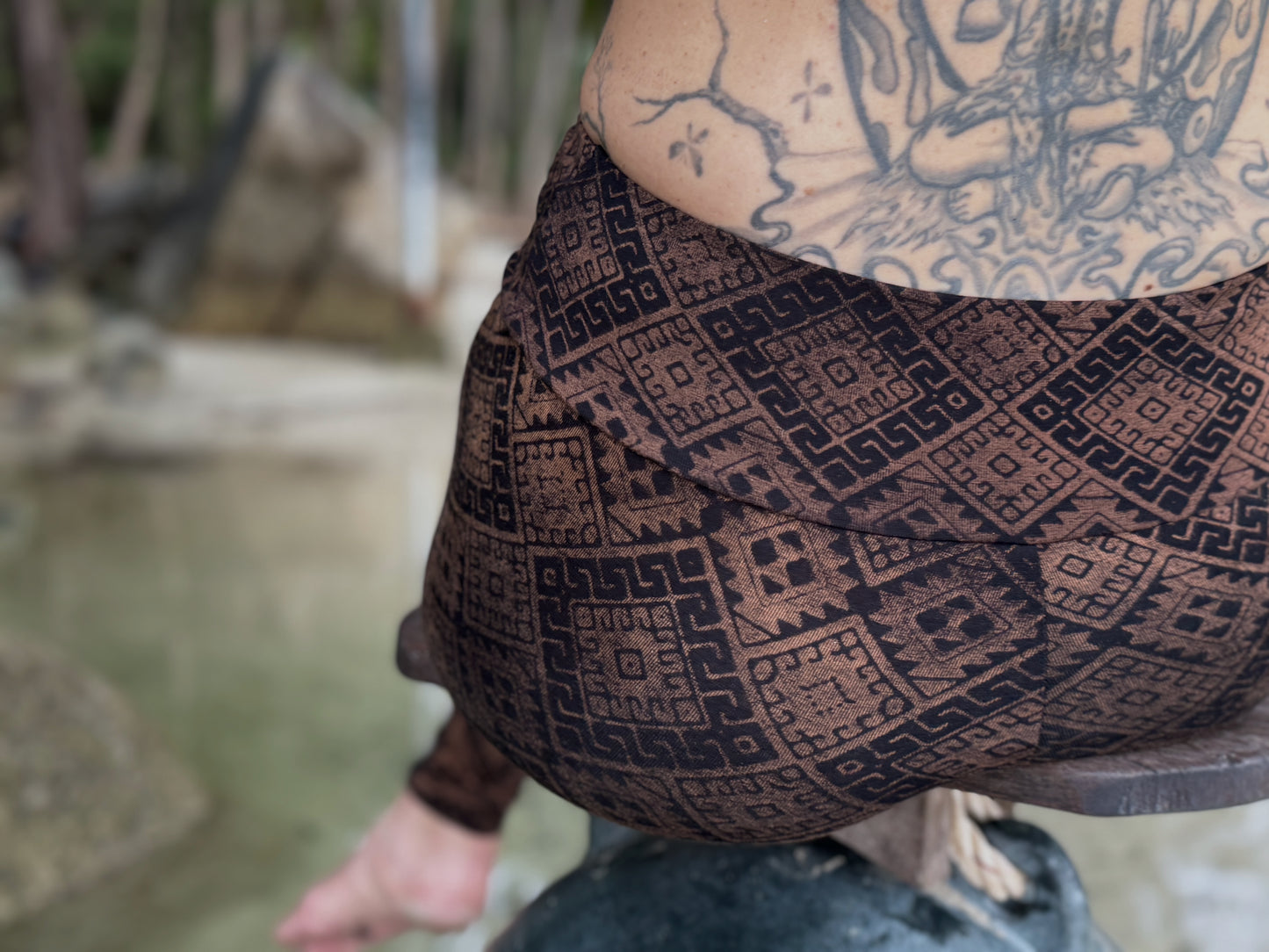 Block print leggings with floral pattern in black