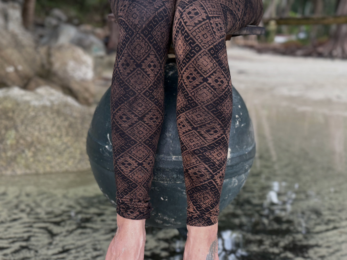 Block print leggings with floral pattern in black
