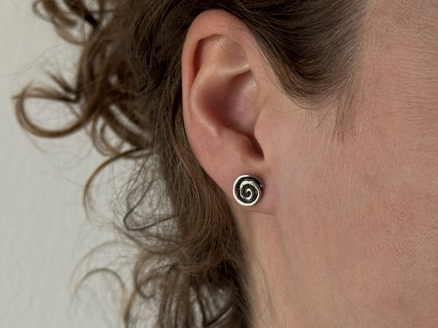 small angel wing stud earrings made of silver