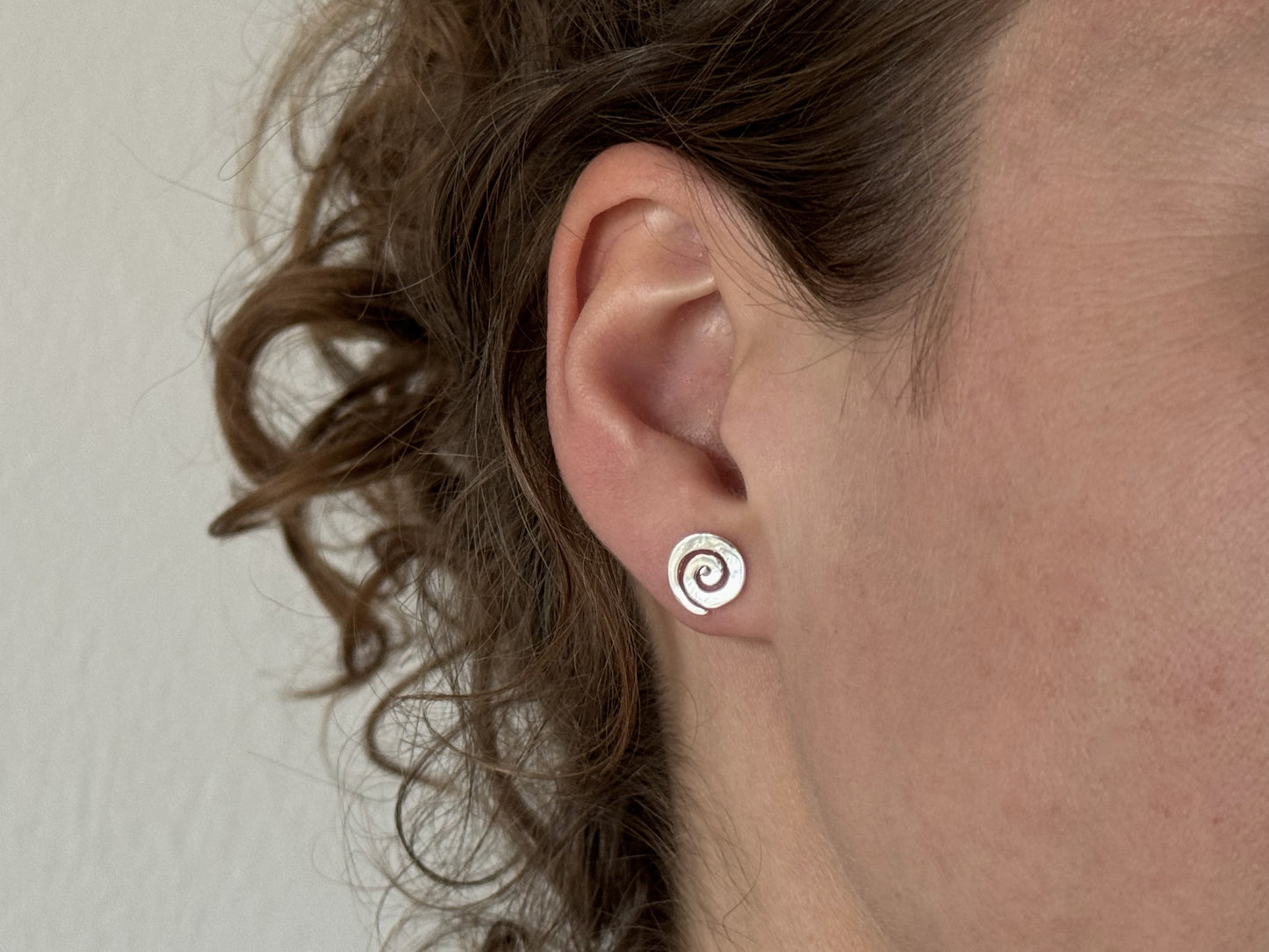 small angel wing stud earrings made of silver