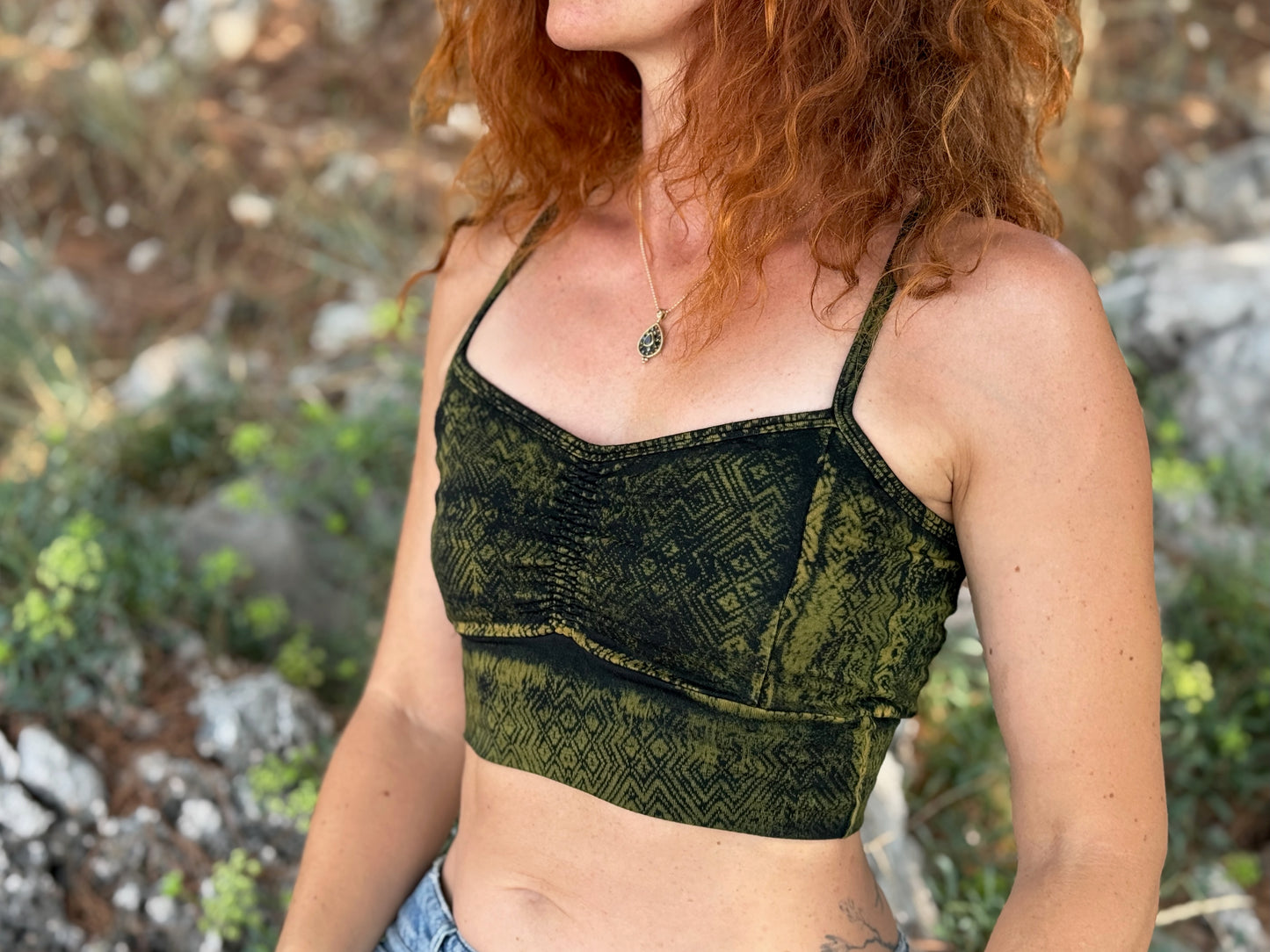 Yoga Top Damen, Sport-Bustier mit Raff-Detail & überkreuztem Rücken in grün