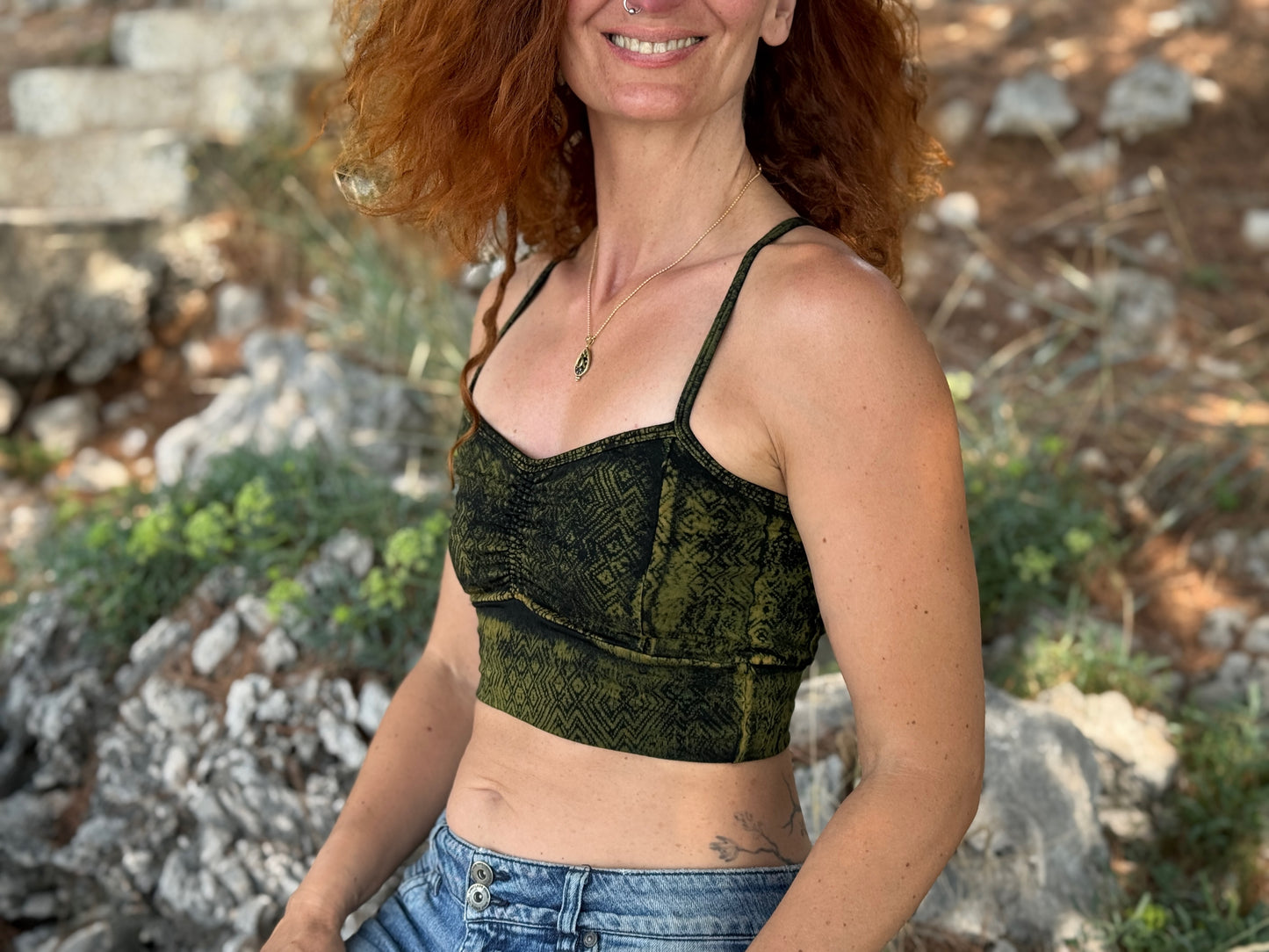 Yoga Top Damen, Sport-Bustier mit Raff-Detail & überkreuztem Rücken in grün