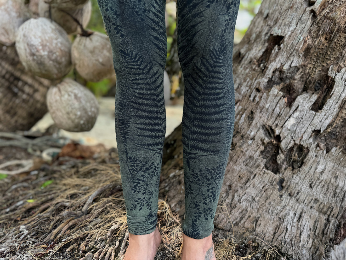 Block print leggings with floral pattern in black
