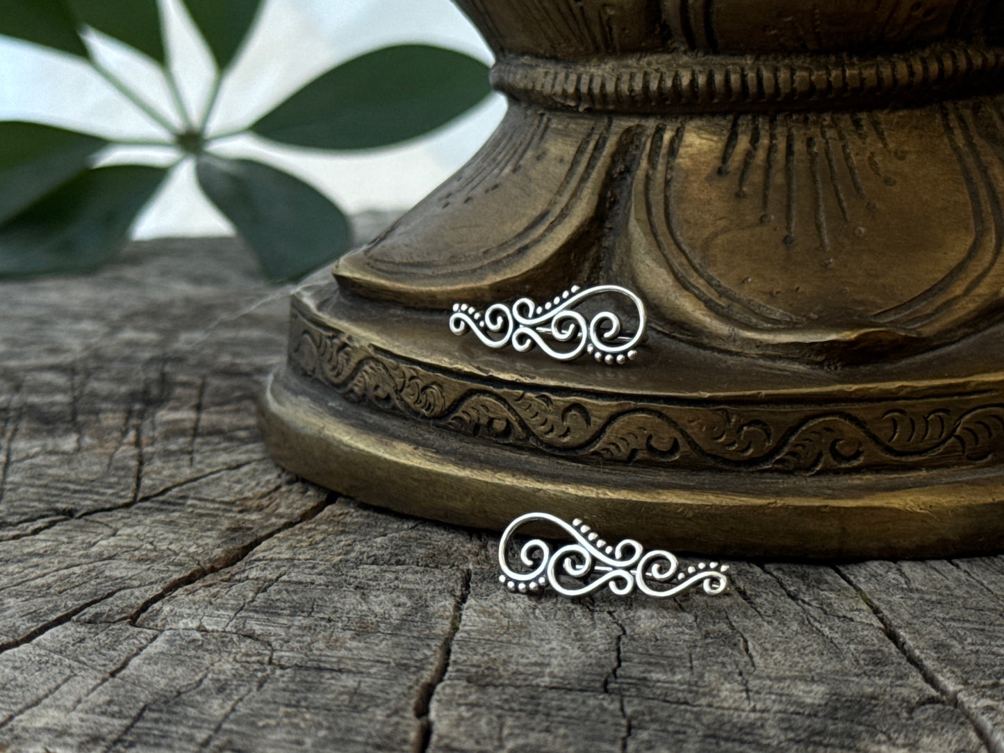 Earclimber Ohrringe mit Spiralen und Pünktchen aus Silber