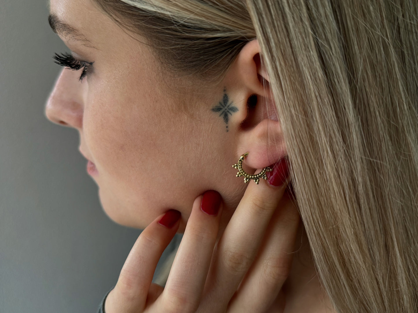 large spiral earrings with zigzag pattern made of brass