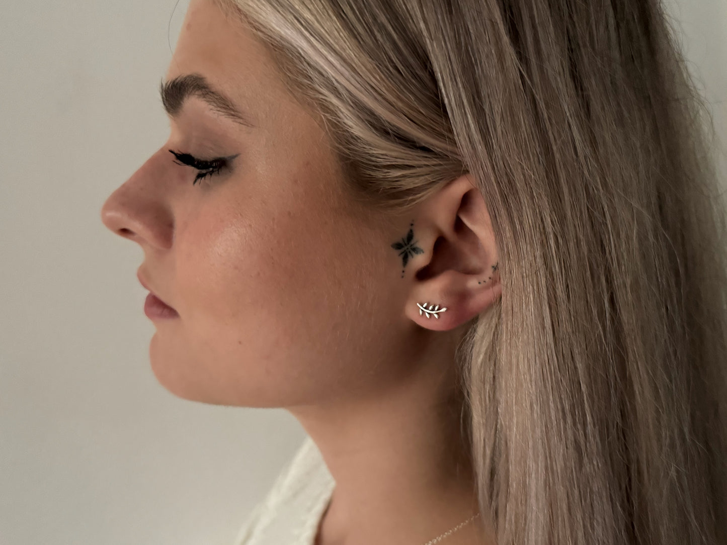 small angel wing stud earrings made of silver