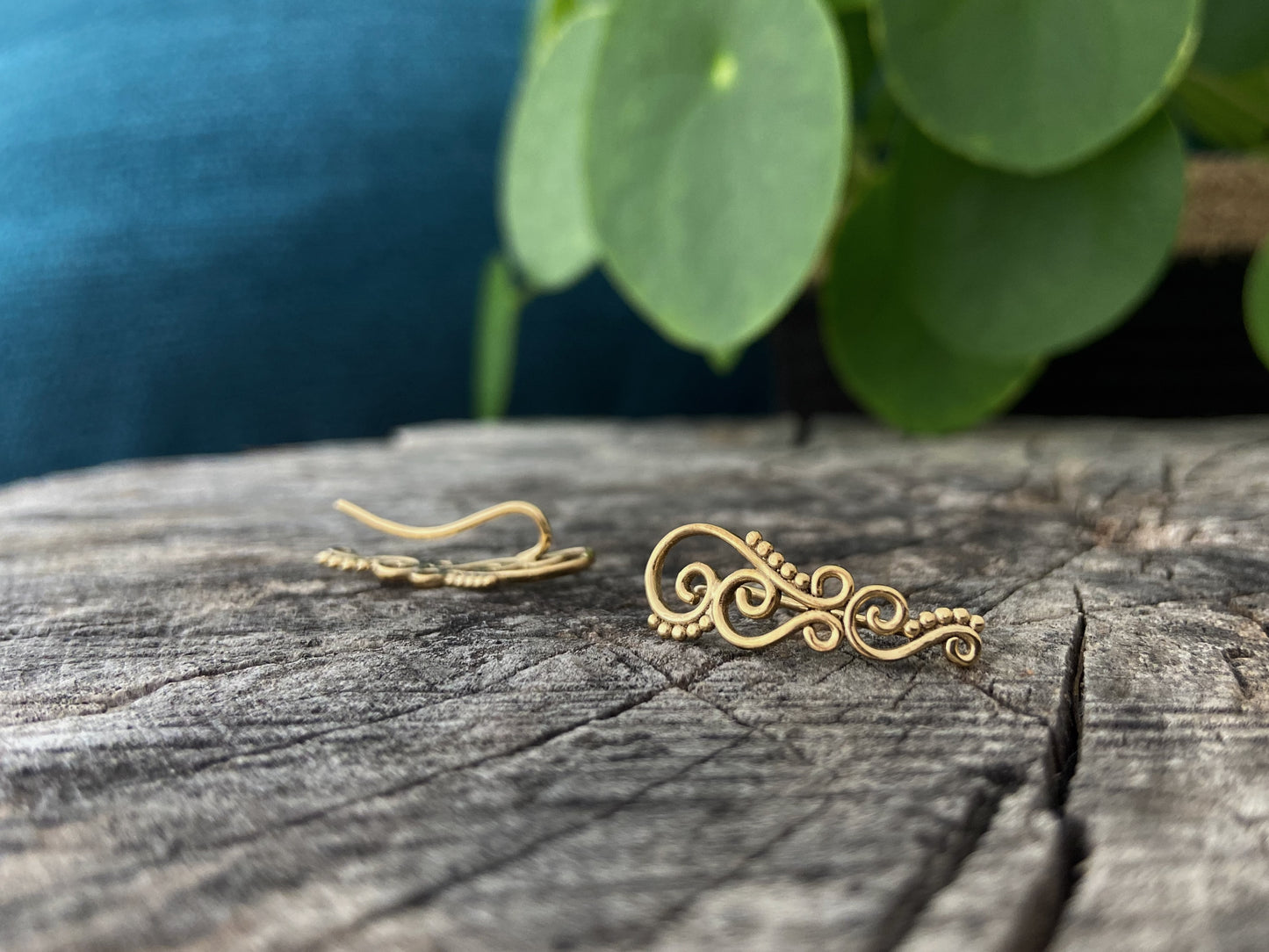 Earclimber Ohrringe mit Spiralen und Pünktchen aus Silber