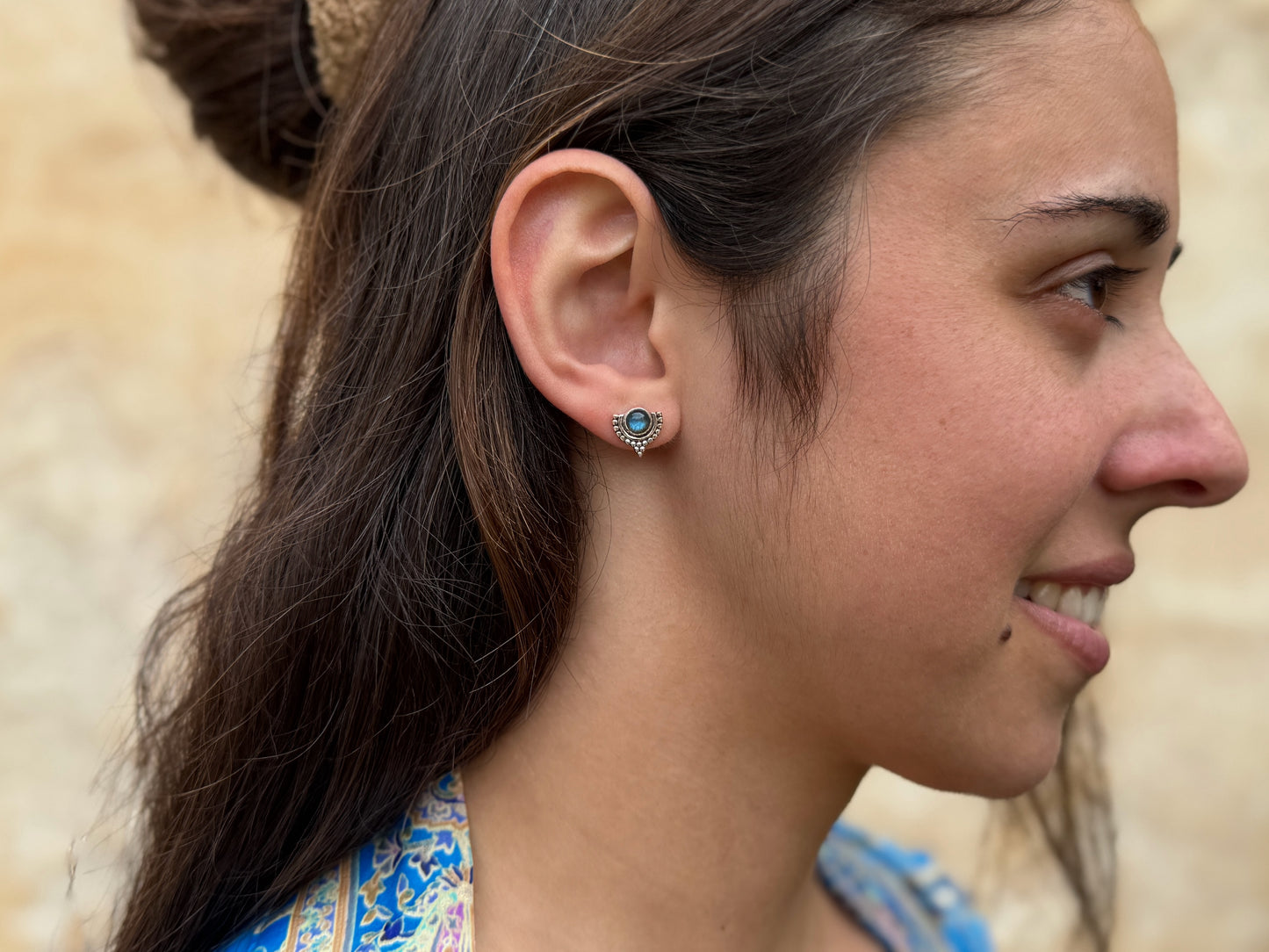 Ohrstecker Halbkreis mit Stein und Pünktchen aus Silber