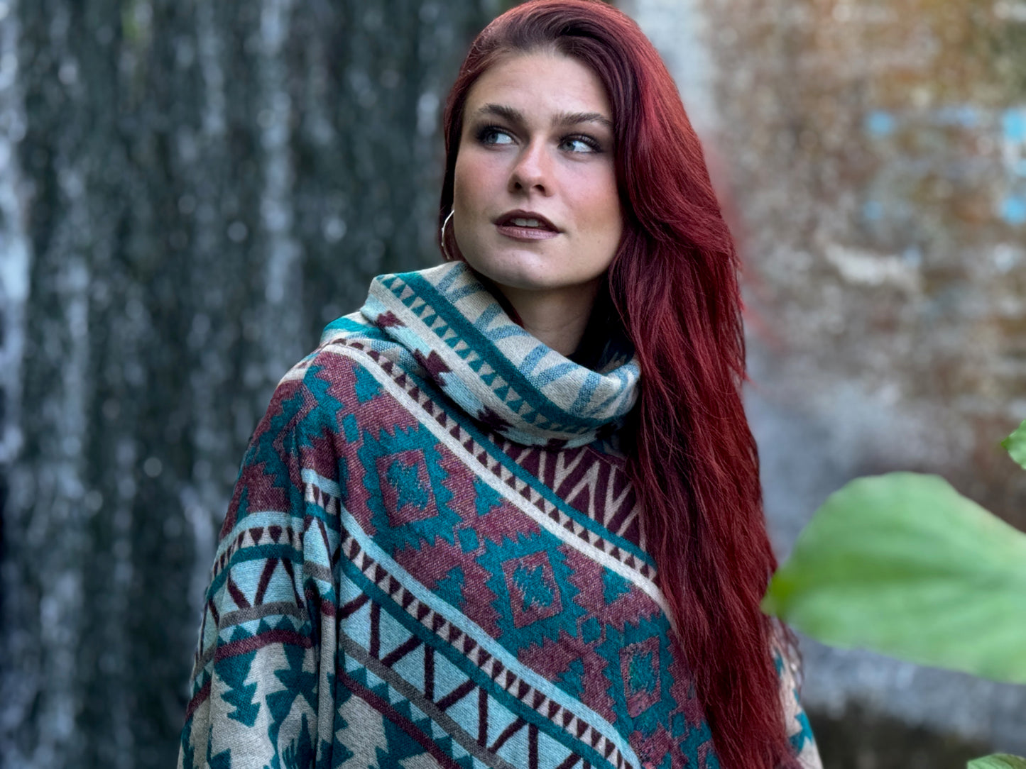 gemütlicher warmer Poncho, Überwurf, Bohemian Poncho, Boho Überwurf beige/blau/rot P05