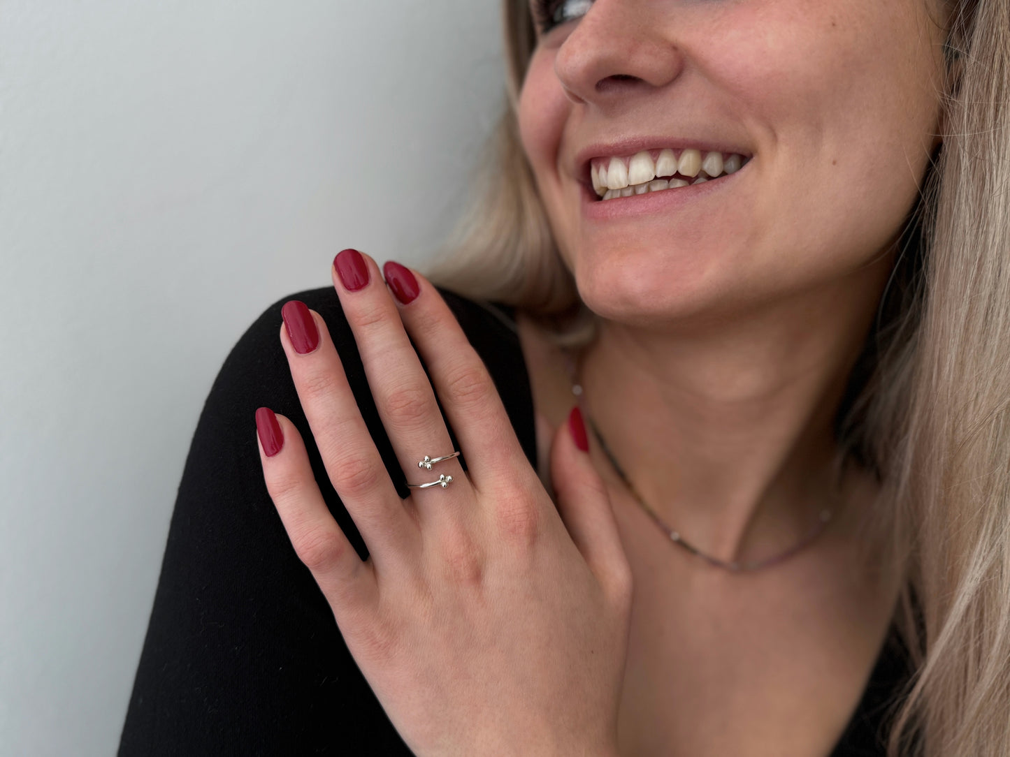 Ring mit Kügelchen aus Silber