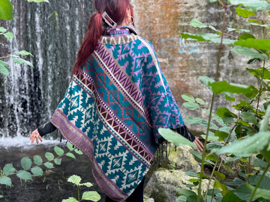 gemütlicher warmer Poncho, Überwurf, Bohemian Poncho, Boho Überwurf lila/beige/blau P07