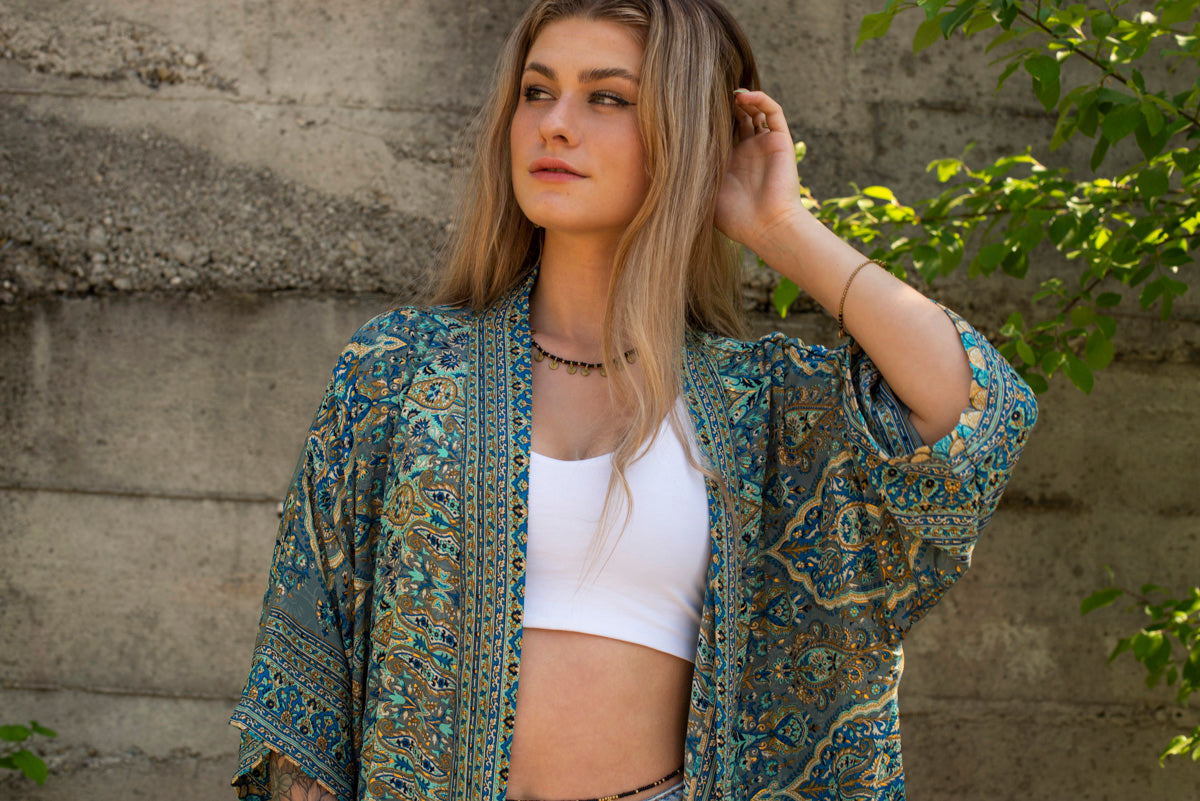 blau gold gemusterter Kimono, Bluse, Überwurf, leichte Jacke