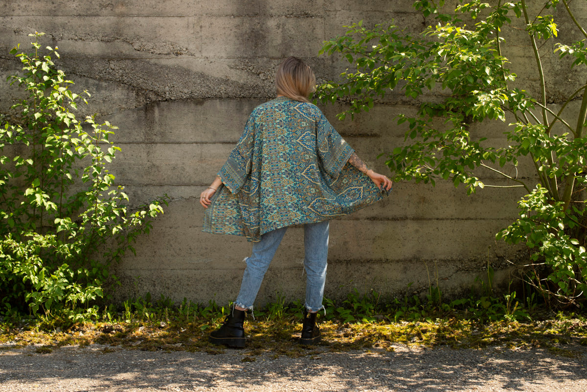 blau gold gemusterter Kimono, Bluse, Überwurf, leichte Jacke