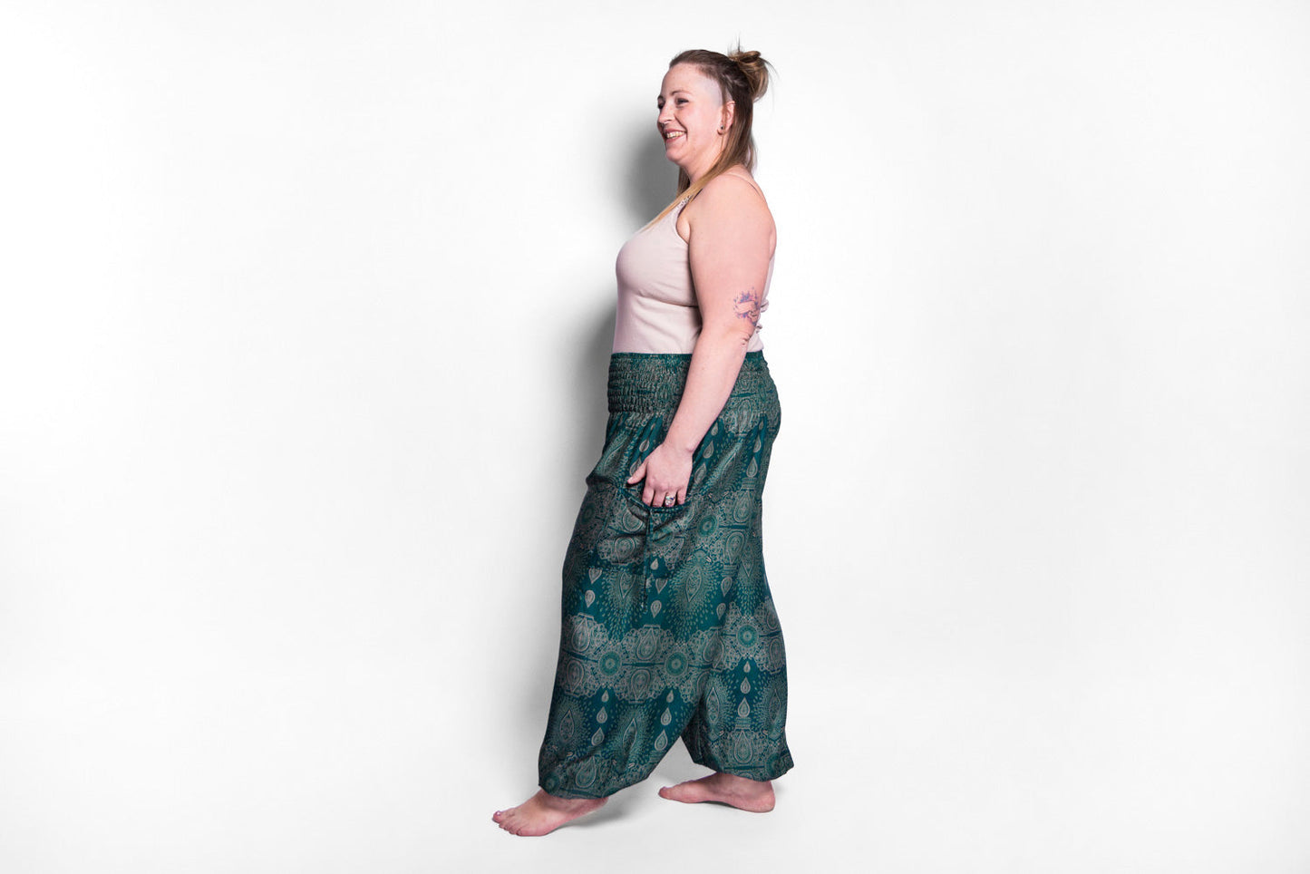 PLUS SIZE Pluderhose mit filigranem Muster in türkis