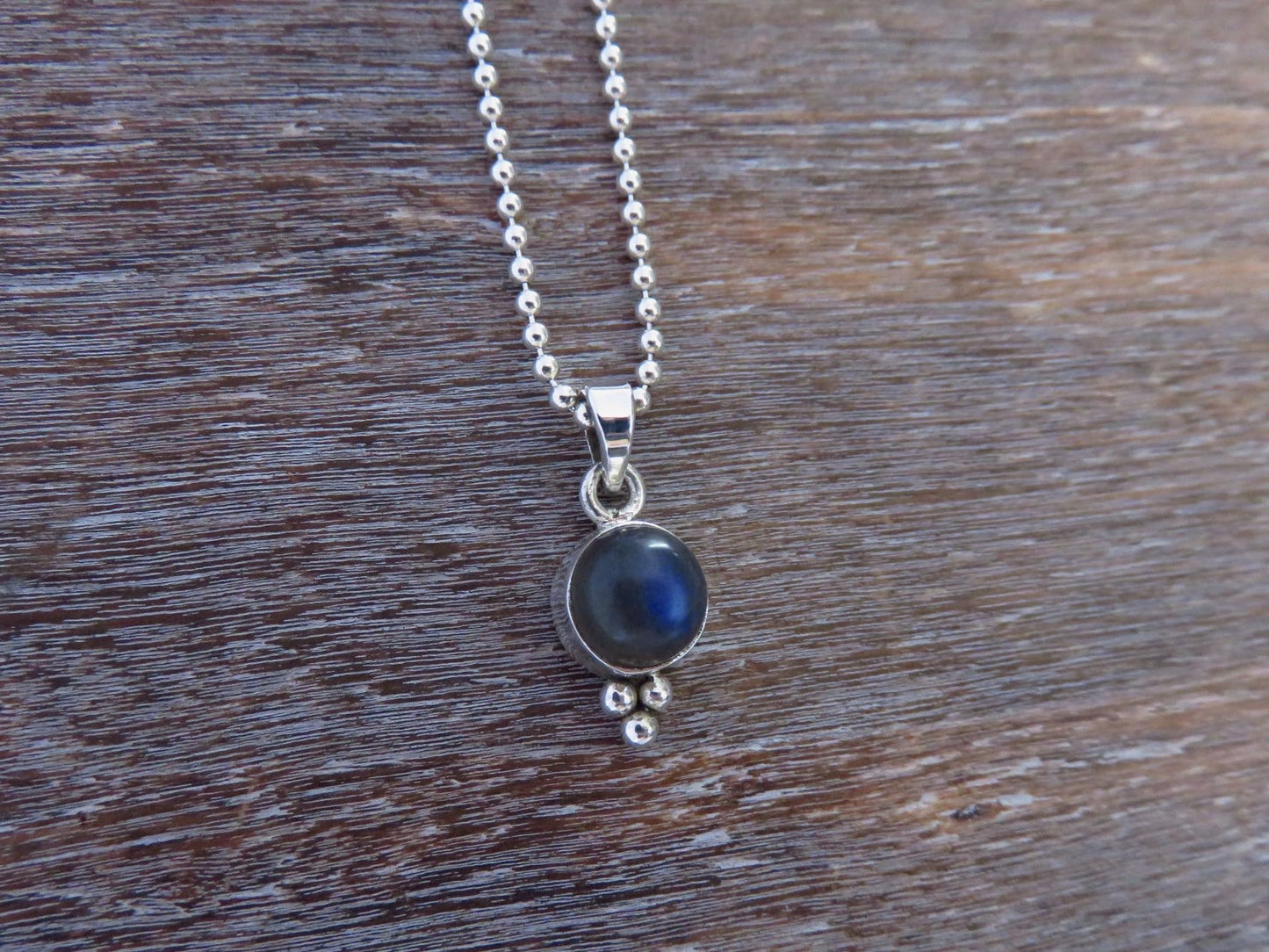 small pendant with labradorite and silver beads