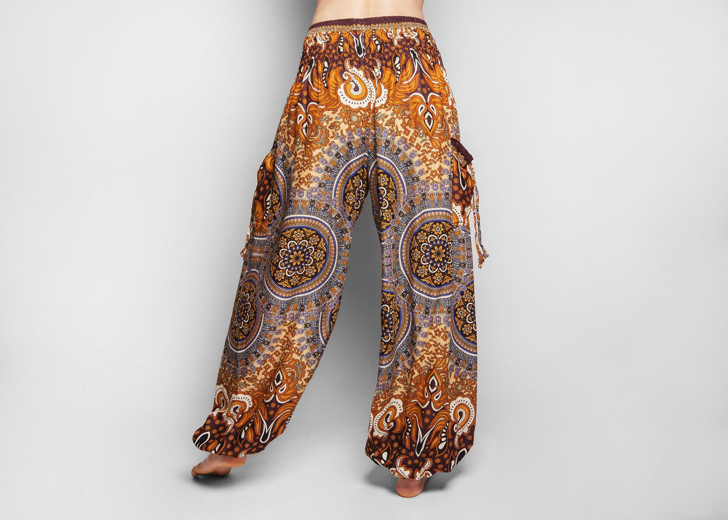 Airy harem pants with a floral pattern in brown with pockets