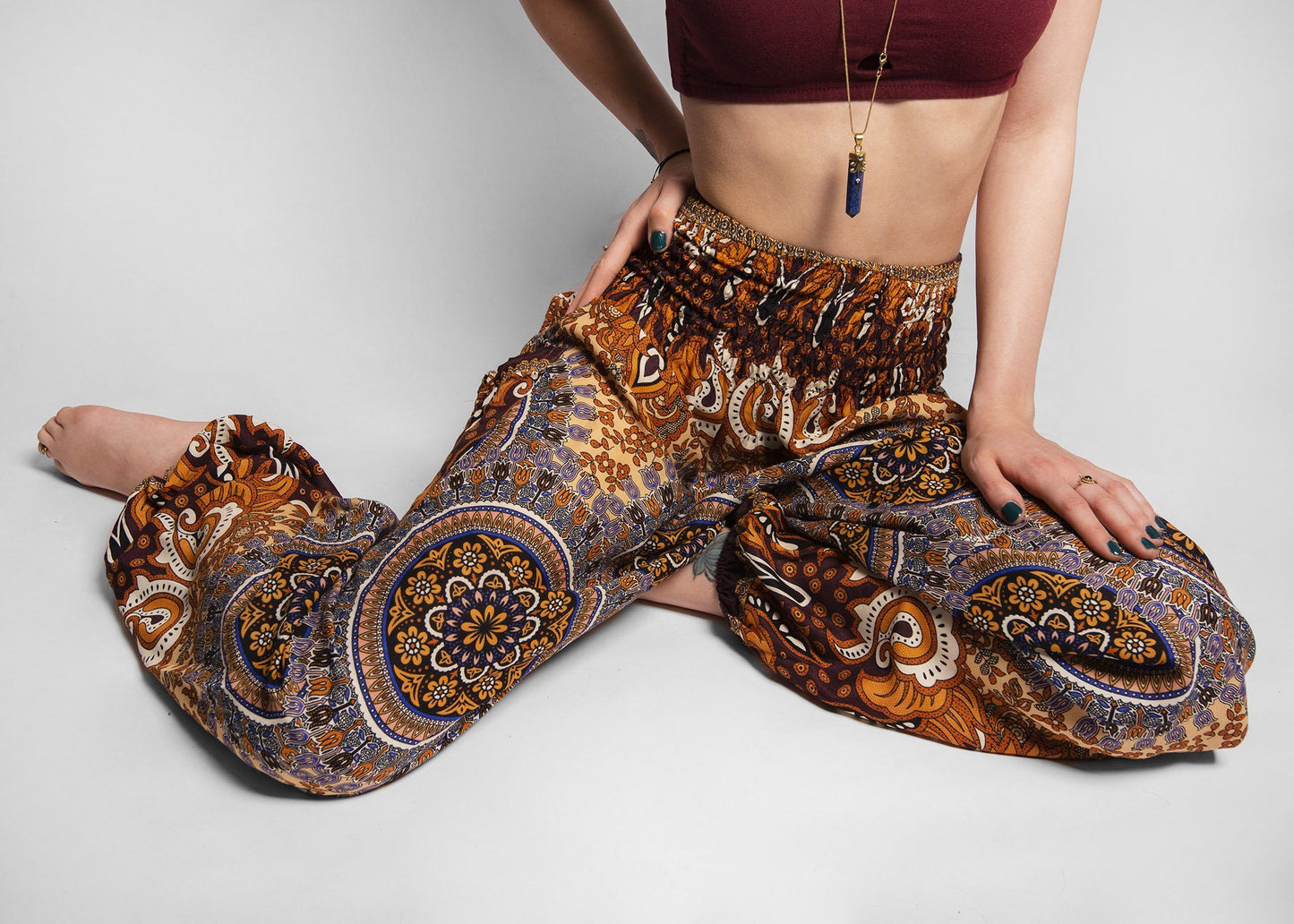 Airy harem pants with a floral pattern in brown with pockets