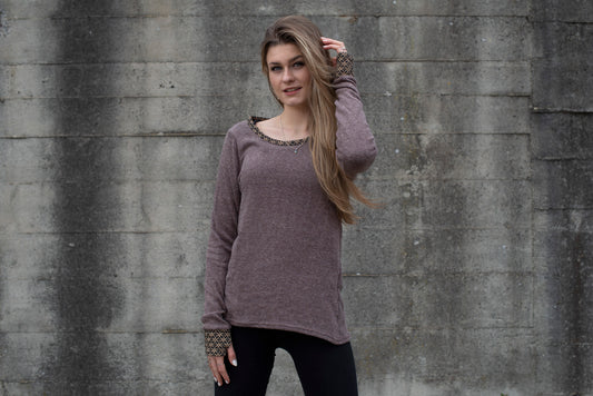 Strickpullover mit gemusterten Ärmelbündchen und Daumenlöchern, braun