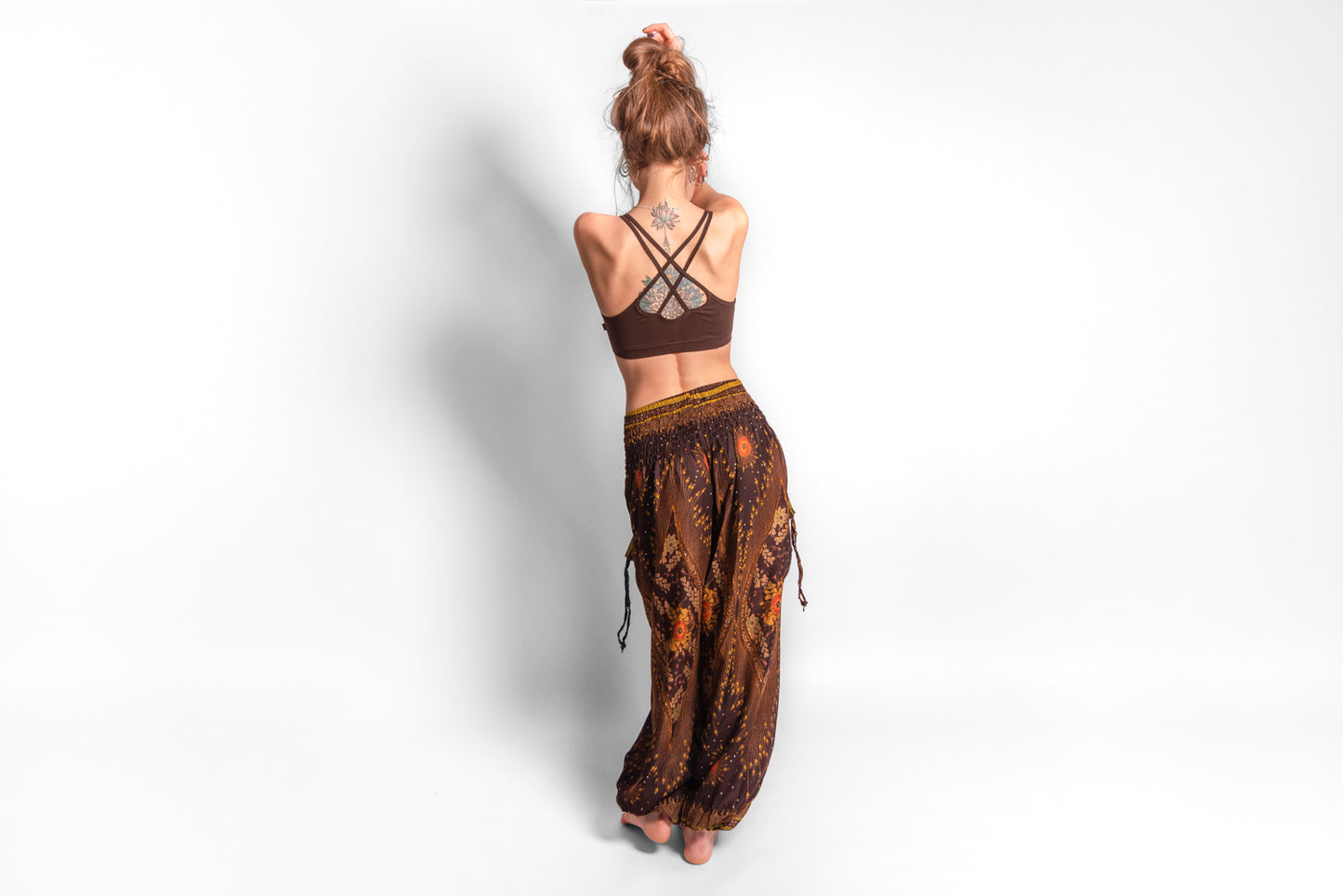 Yoga Top mit dem Muster der Lebensblume braun
