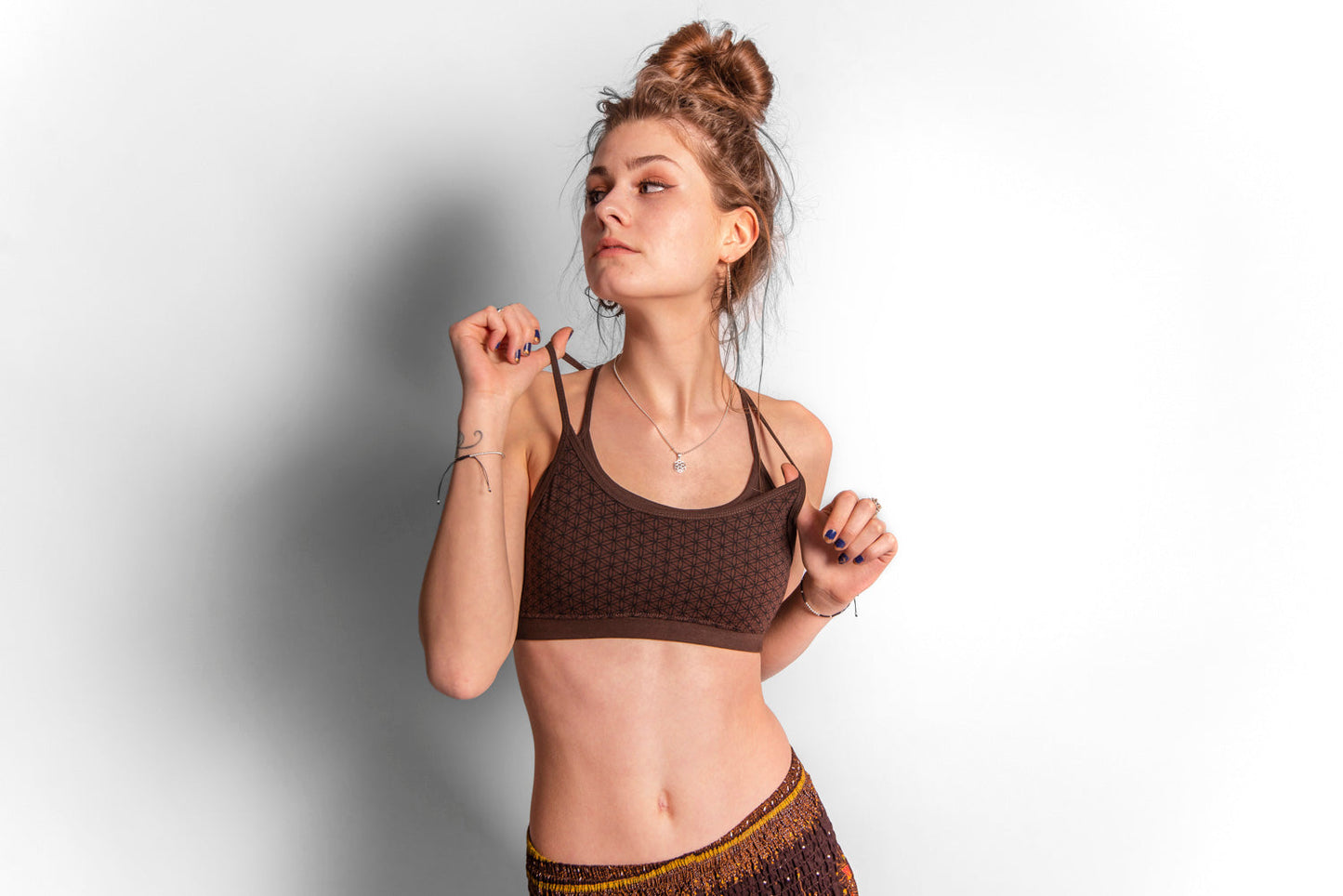 Yoga Top mit dem Muster der Lebensblume braun