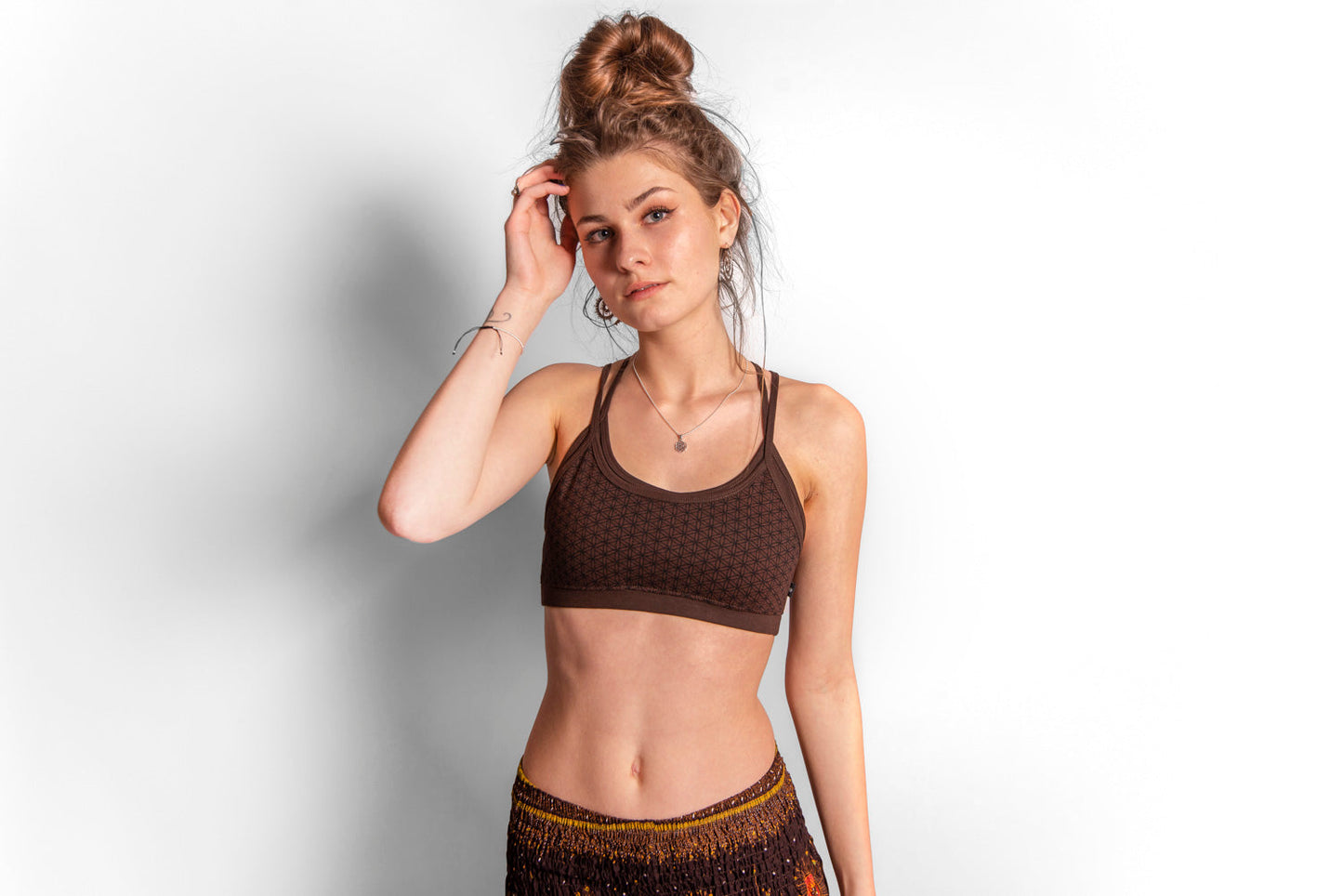 Yoga Top mit dem Muster der Lebensblume braun